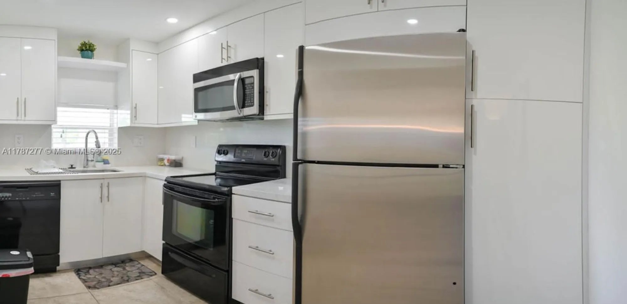 Property Slideshow image 5 of 34 | 8901 s hollybrook blvd apt 206, Pembroke Pines, FL, 33025