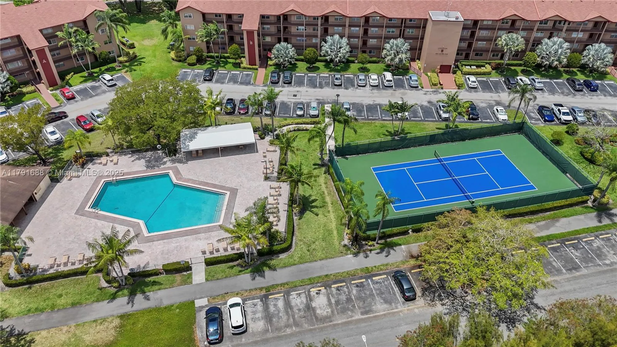 Property Slideshow image 26 of 60 | 300 sw 130th ter apt 203b, Pembroke Pines, FL, 33027