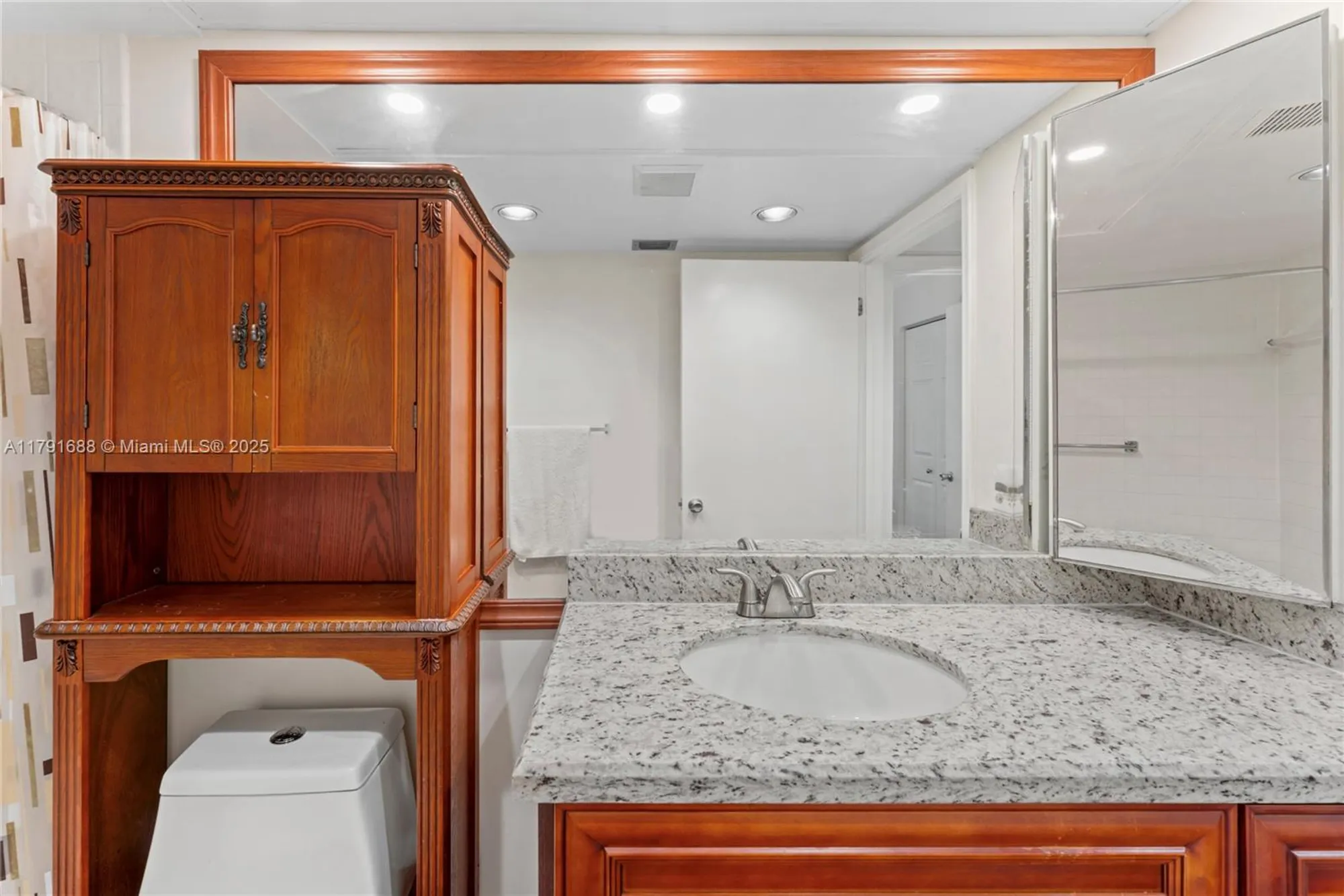 Property Slideshow image 22 of 60 | 300 sw 130th ter apt 203b, Pembroke Pines, FL, 33027