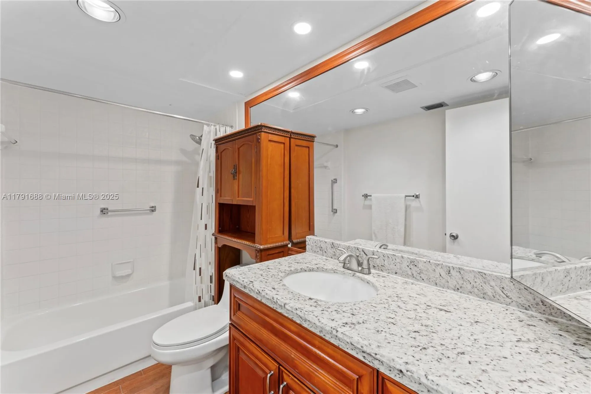 Property Slideshow image 23 of 60 | 300 sw 130th ter apt 203b, Pembroke Pines, FL, 33027