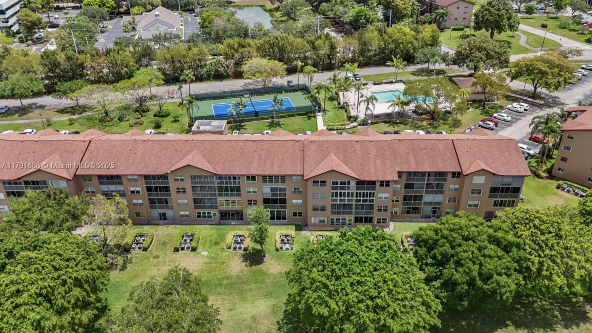 Property Slideshow image 30 of 60 | 300 sw 130th ter apt 203b, Pembroke Pines, FL, 33027