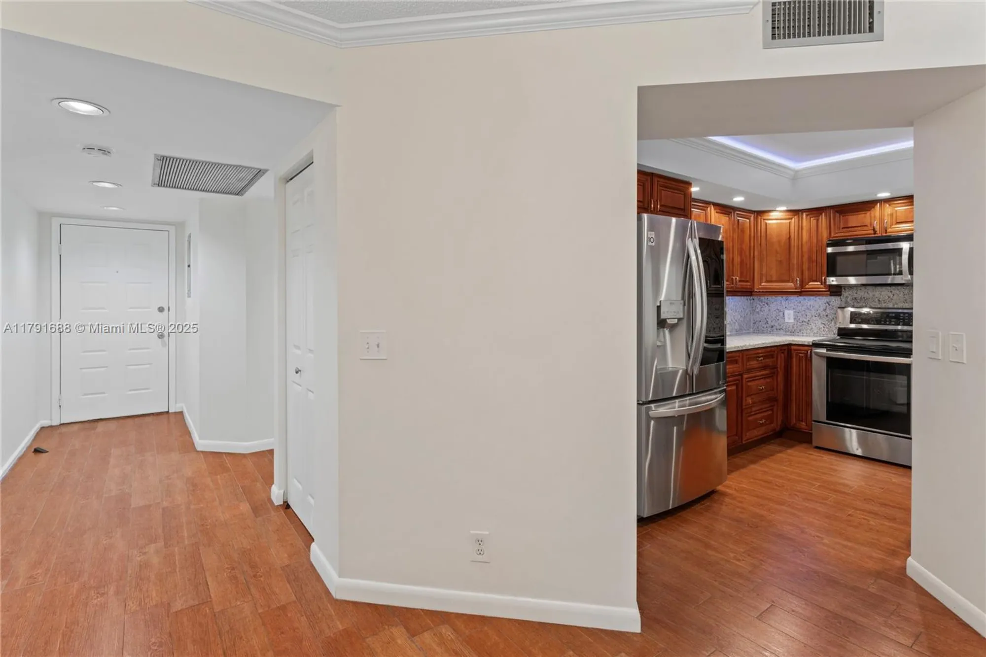 Property Slideshow image 5 of 60 | 300 sw 130th ter apt 203b, Pembroke Pines, FL, 33027