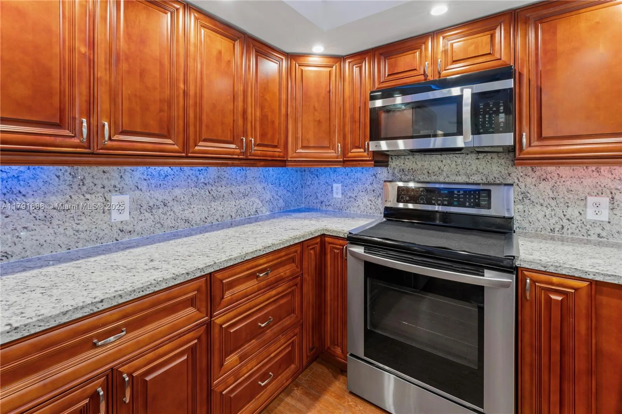 Property Slideshow image 7 of 60 | 300 sw 130th ter apt 203b, Pembroke Pines, FL, 33027