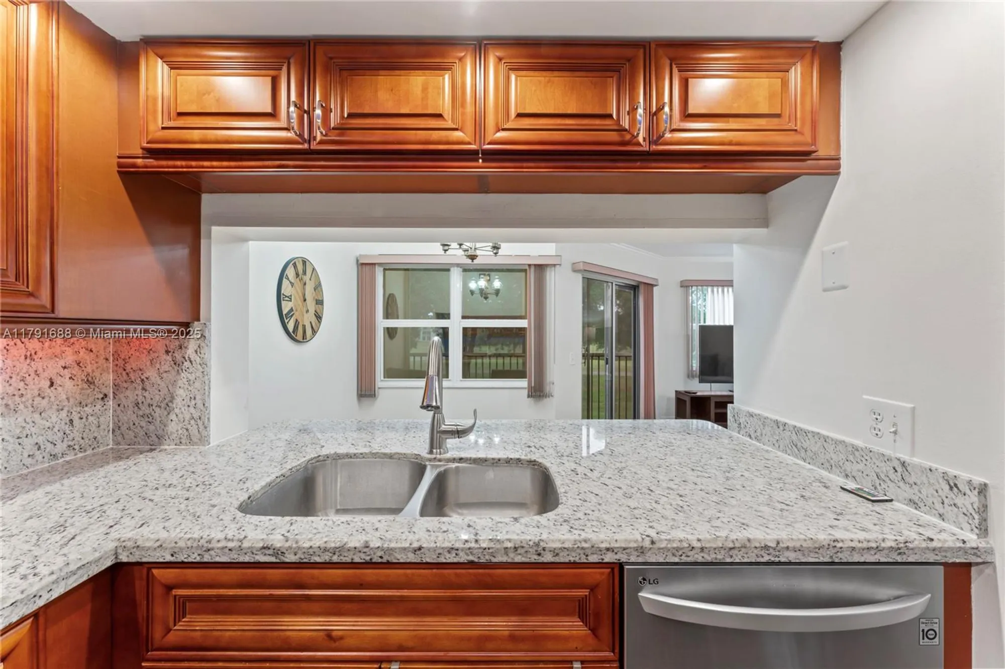 Property Slideshow image 9 of 60 | 300 sw 130th ter apt 203b, Pembroke Pines, FL, 33027