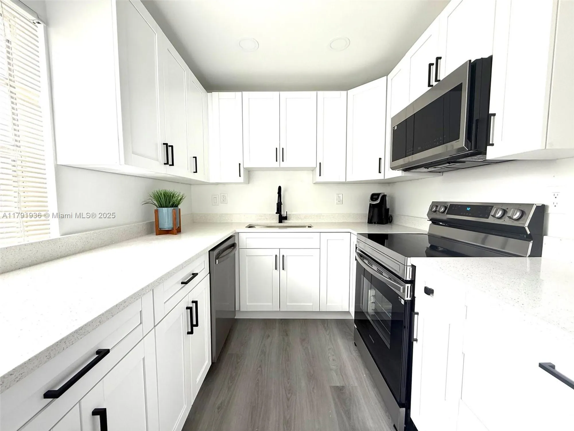 Property Slideshow image 4 of 32 | 521 normandy k # 521, Delray Beach, FL, 33484