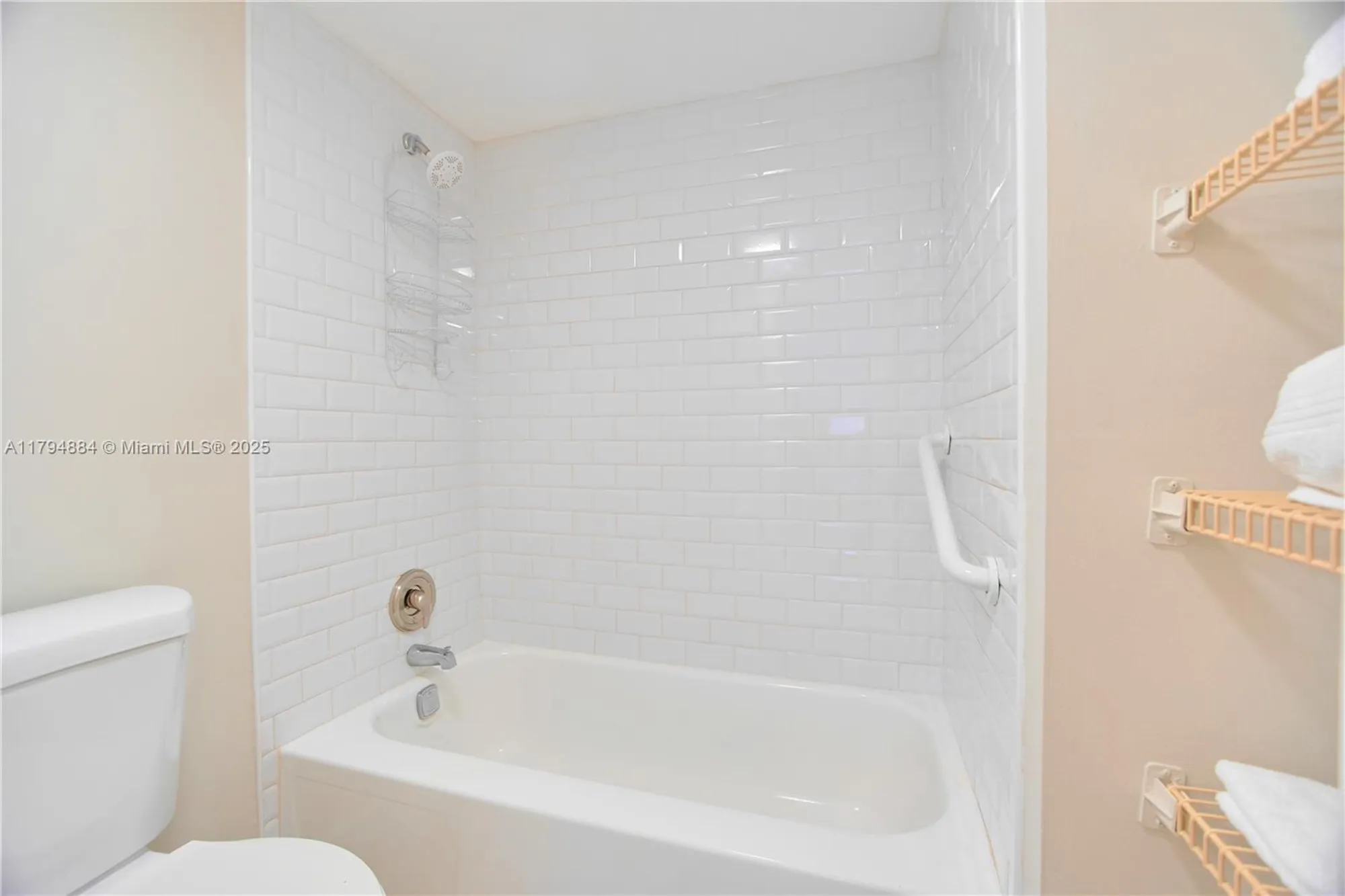 Property Slideshow image 20 of 39 | 9150 lime bay blvd apt 201, Tamarac, FL, 33321