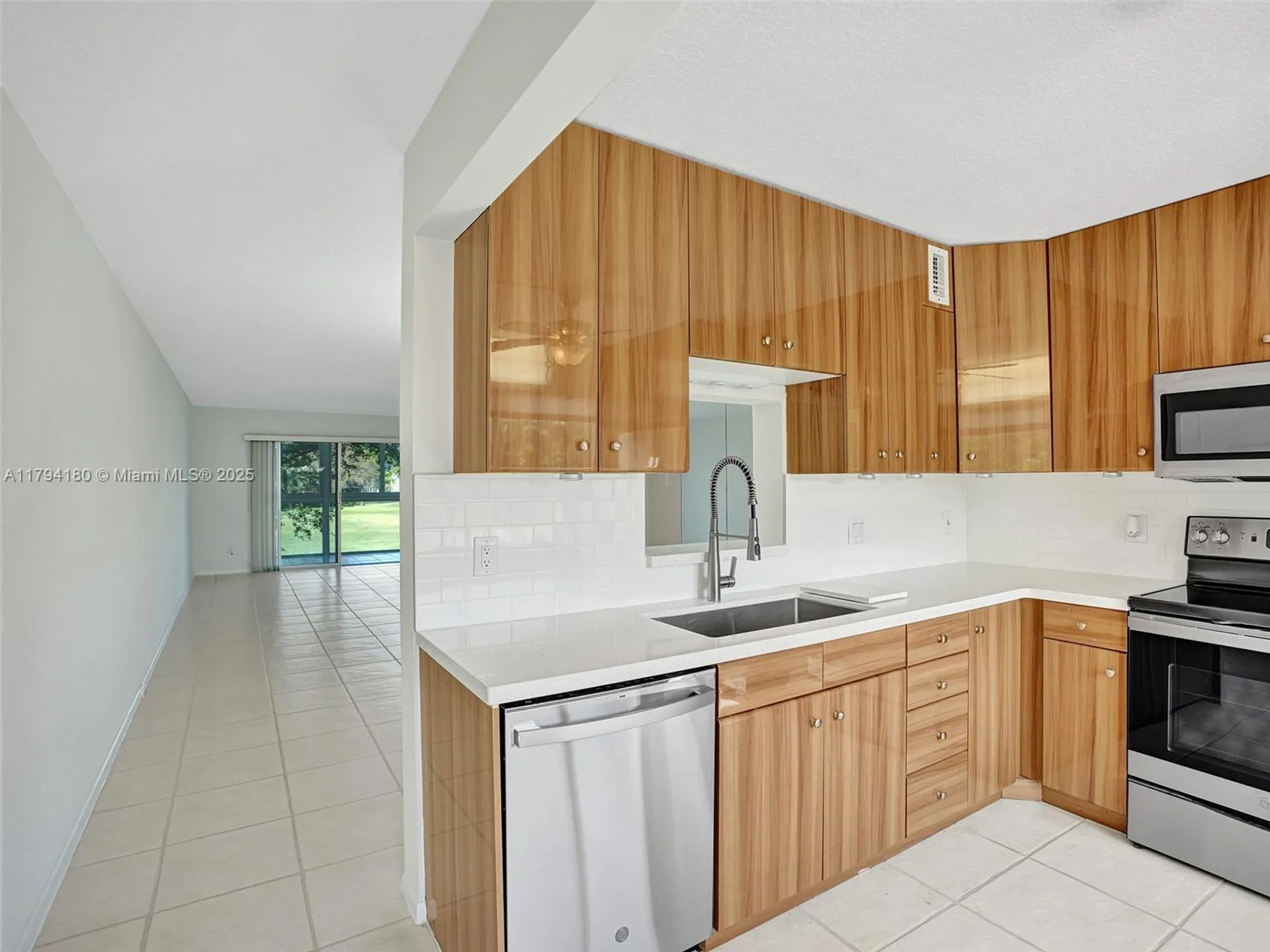 Property Slideshow image 3 of 48 | 3501 bimini ln k2, Coconut Creek, FL, 33066
