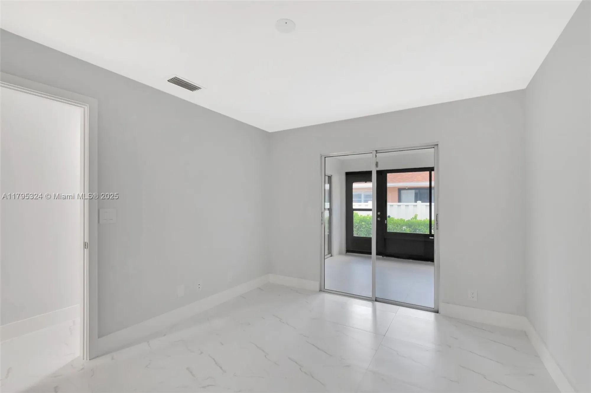 Property Slideshow image 14 of 50 | 8055 sweetbriar way, Boca Raton, FL, 33496