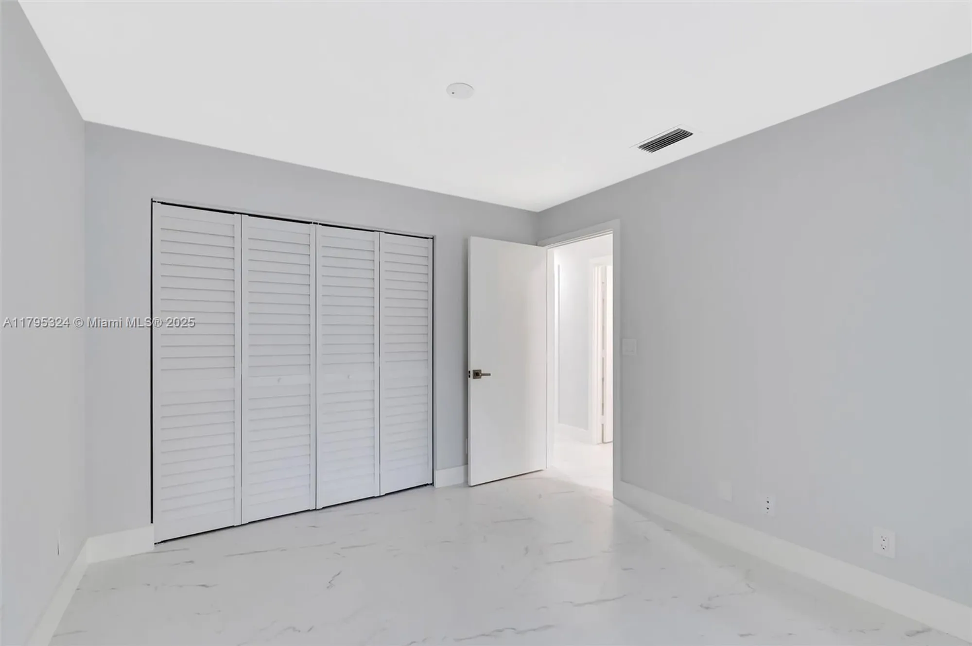 Property Slideshow image 15 of 50 | 8055 sweetbriar way, Boca Raton, FL, 33496