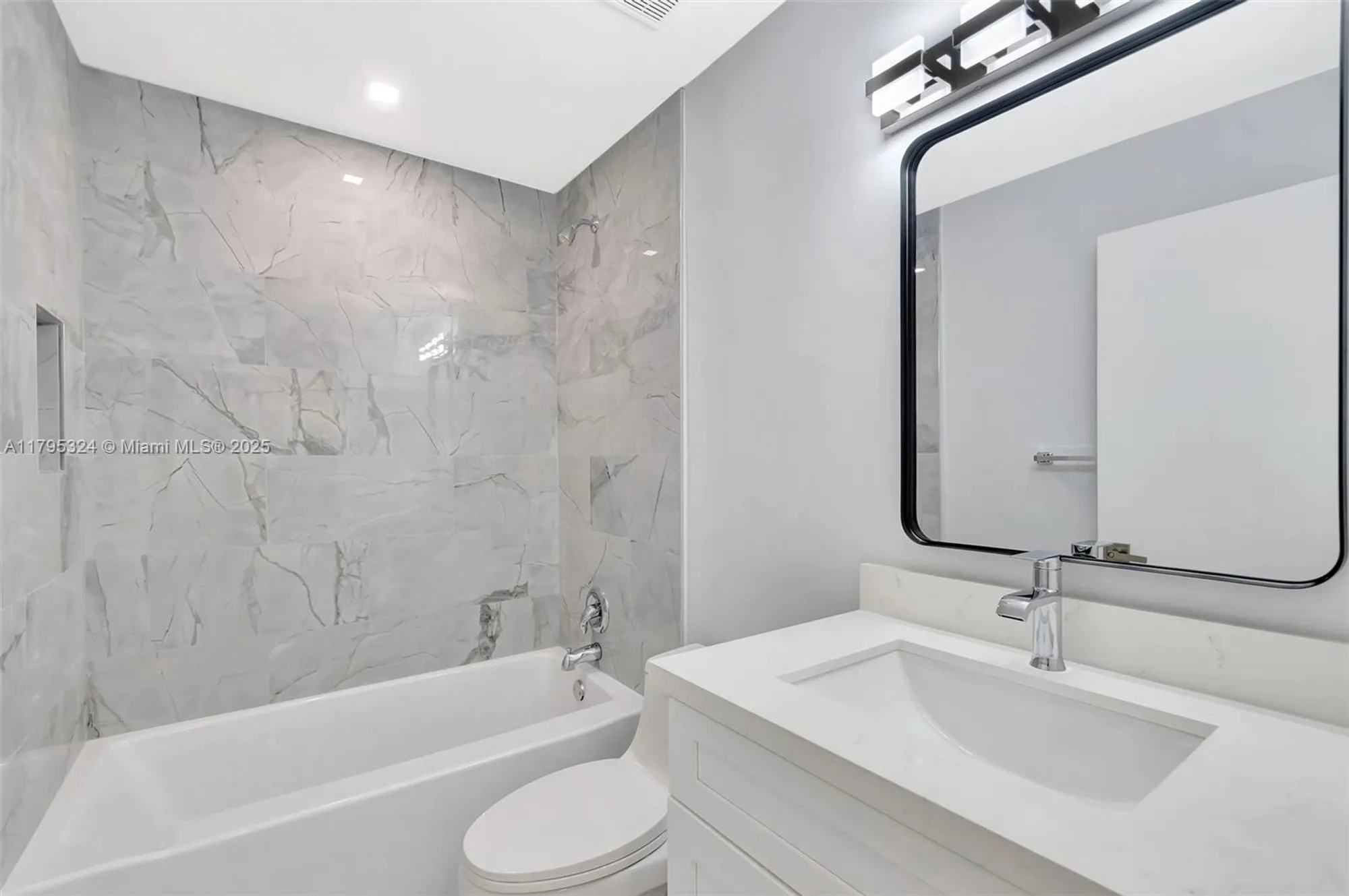 Property Slideshow image 16 of 50 | 8055 sweetbriar way, Boca Raton, FL, 33496