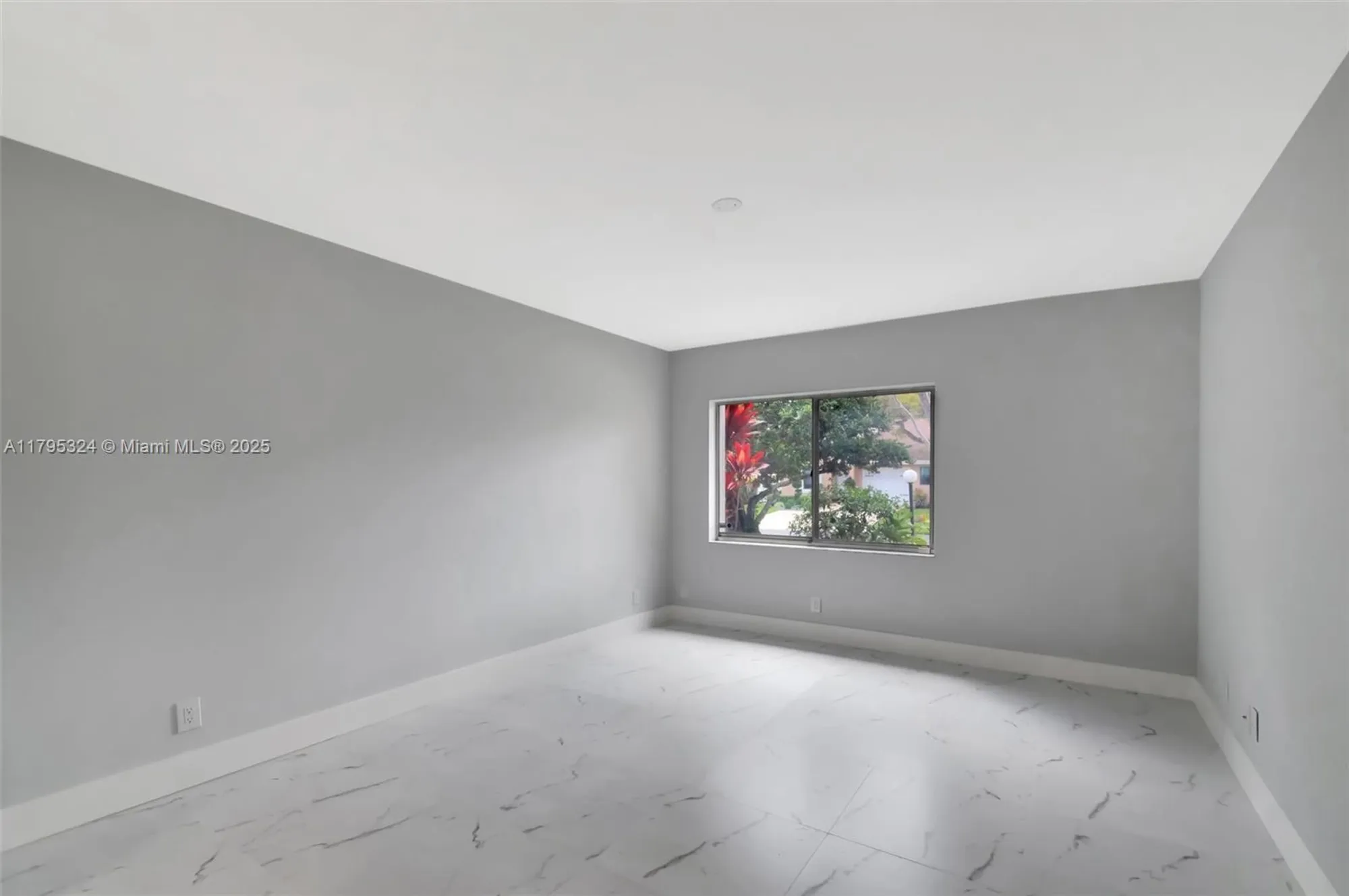 Property Slideshow image 17 of 50 | 8055 sweetbriar way, Boca Raton, FL, 33496