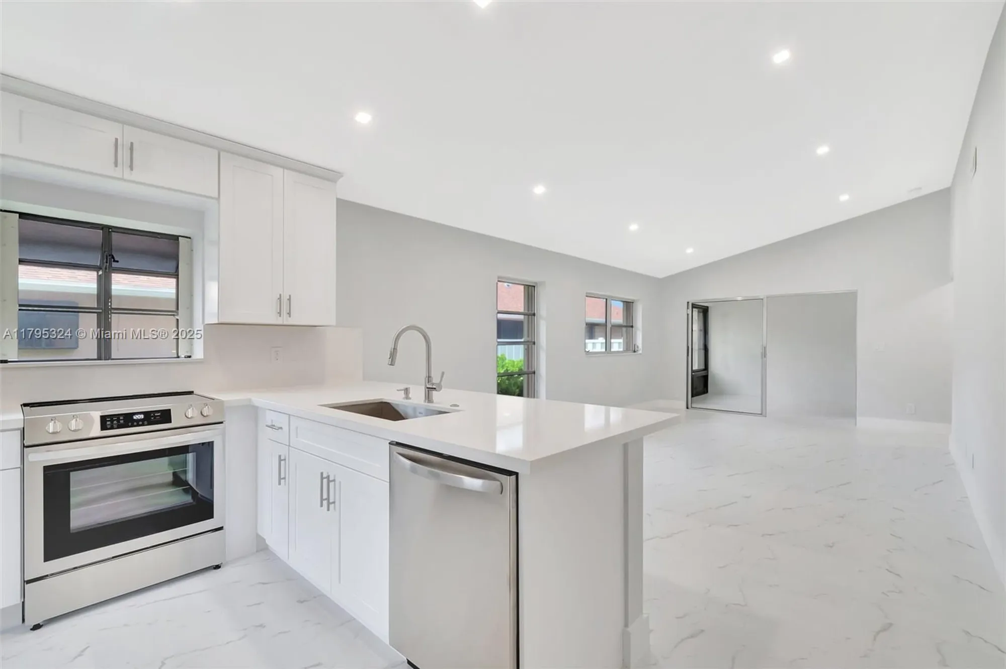 Property Slideshow image 1 of 50 | 8055 sweetbriar way, Boca Raton, FL, 33496