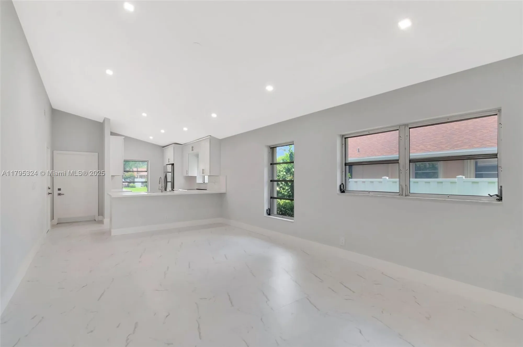 Property Slideshow image 11 of 50 | 8055 sweetbriar way, Boca Raton, FL, 33496