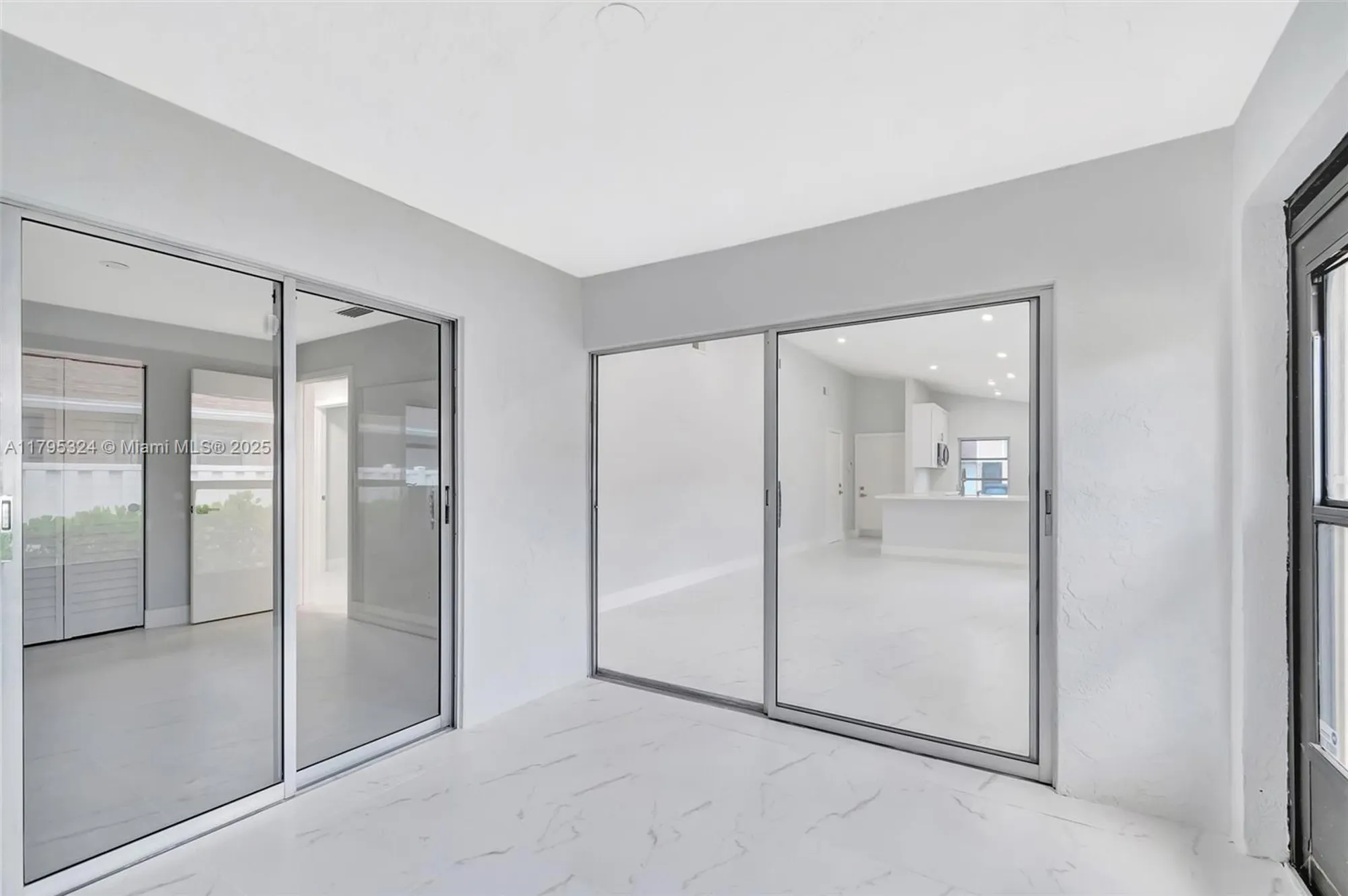 Property Slideshow image 13 of 50 | 8055 sweetbriar way, Boca Raton, FL, 33496