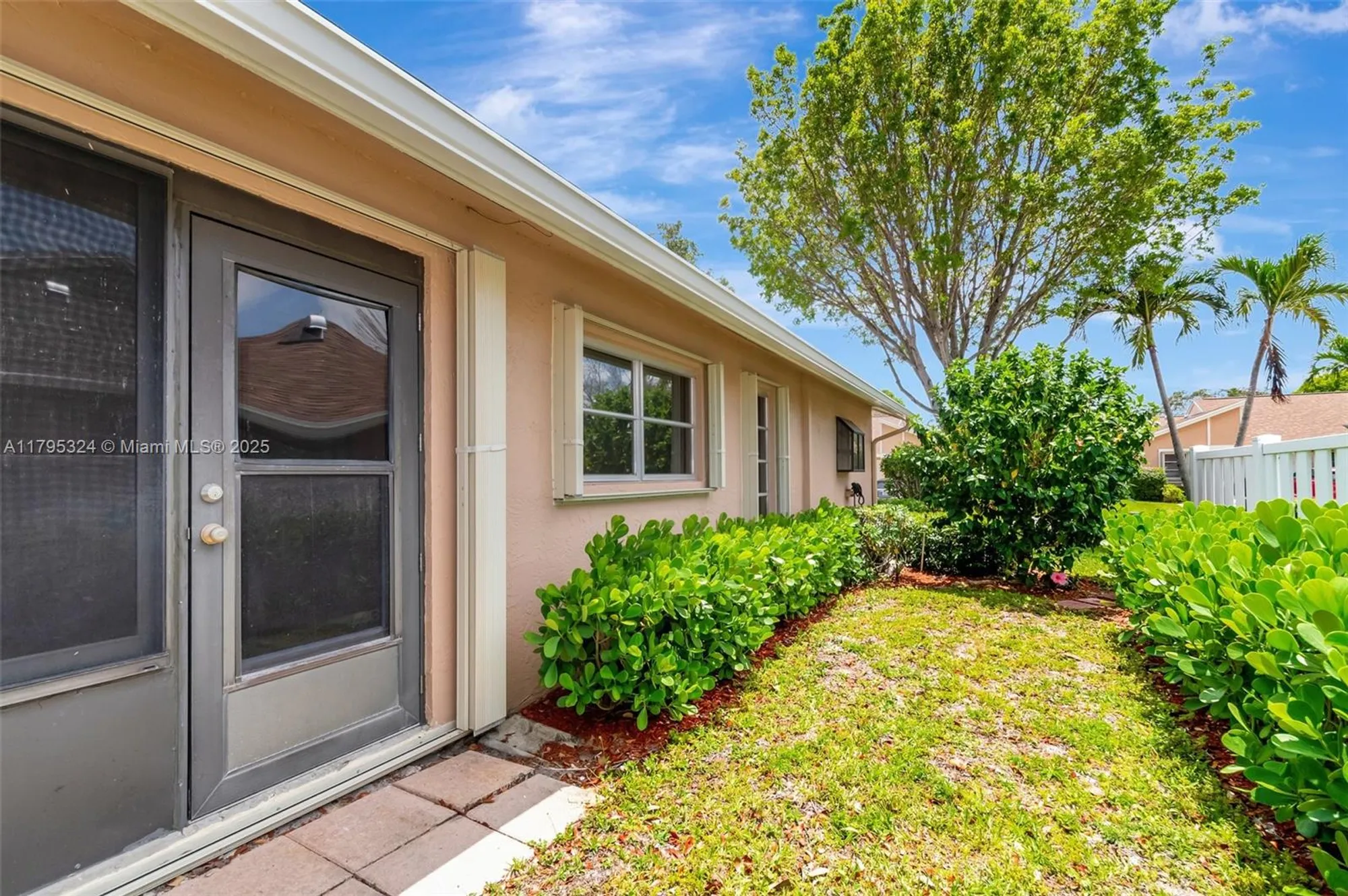 Property Slideshow image 26 of 50 | 8055 sweetbriar way, Boca Raton, FL, 33496