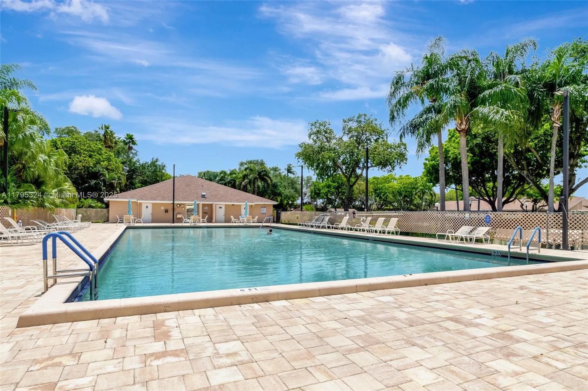 Property Slideshow image 27 of 50 | 8055 sweetbriar way, Boca Raton, FL, 33496