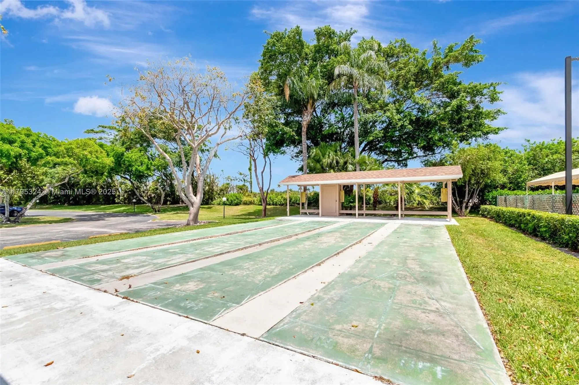 Property Slideshow image 28 of 50 | 8055 sweetbriar way, Boca Raton, FL, 33496