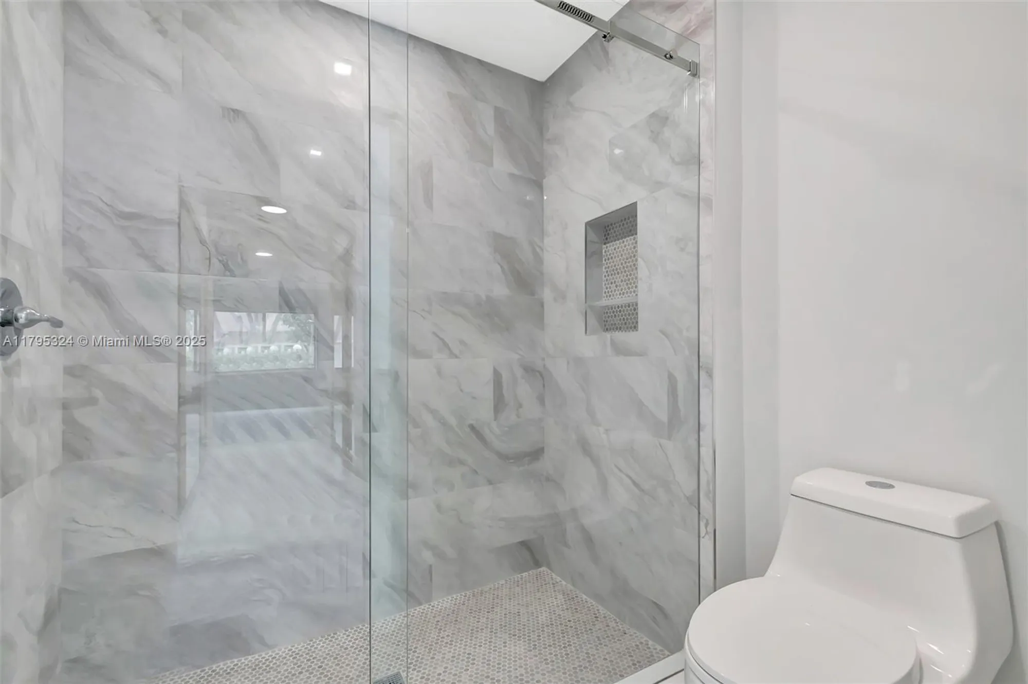 Property Slideshow image 22 of 50 | 8055 sweetbriar way, Boca Raton, FL, 33496