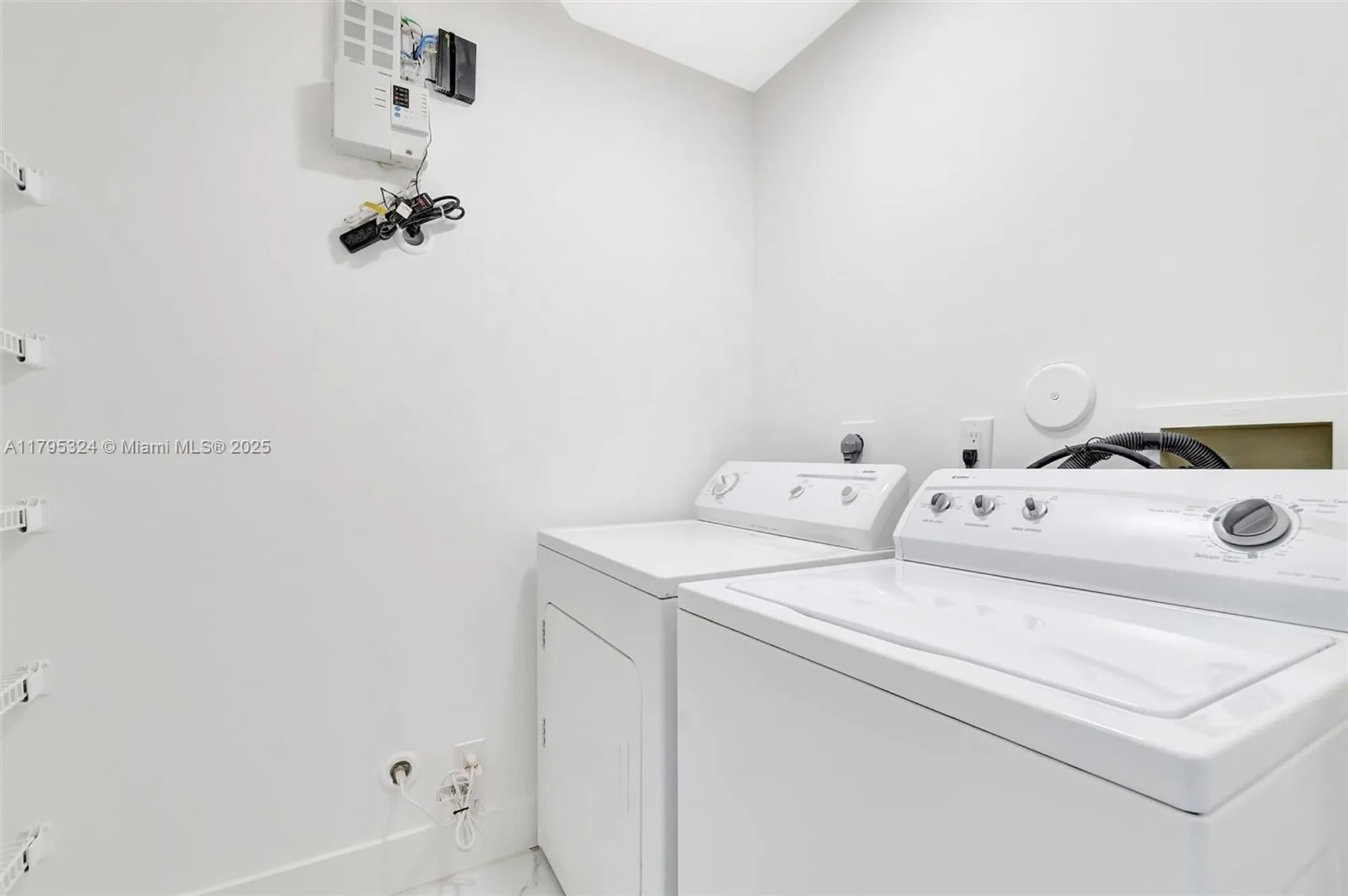 Property Slideshow image 23 of 50 | 8055 sweetbriar way, Boca Raton, FL, 33496