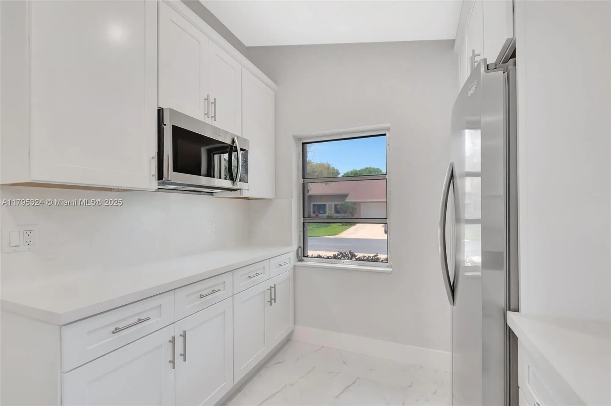 Property Slideshow image 6 of 50 | 8055 sweetbriar way, Boca Raton, FL, 33496