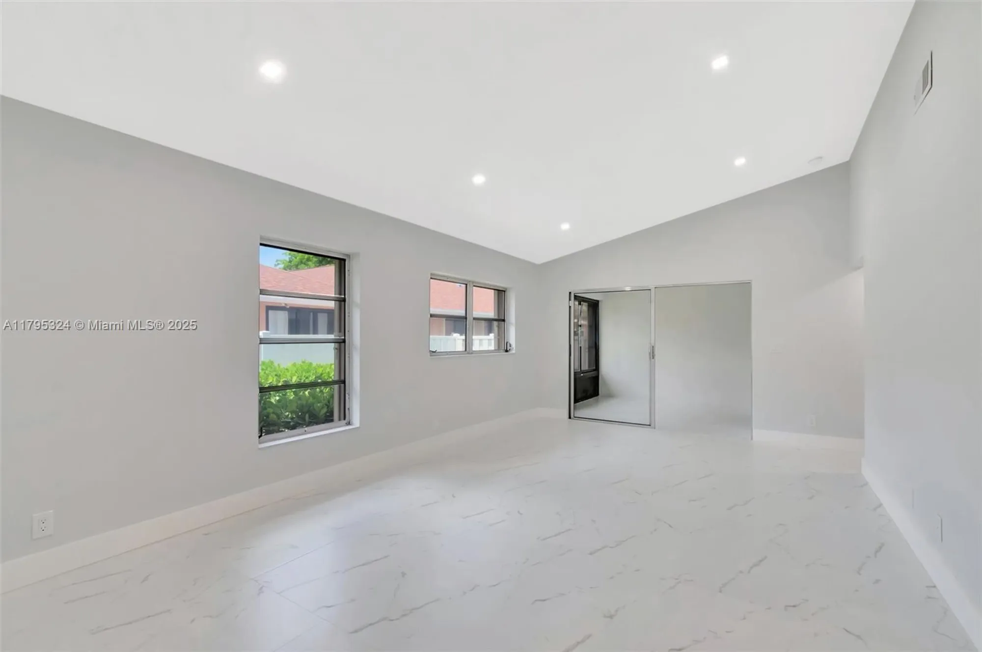 Property Slideshow image 9 of 50 | 8055 sweetbriar way, Boca Raton, FL, 33496