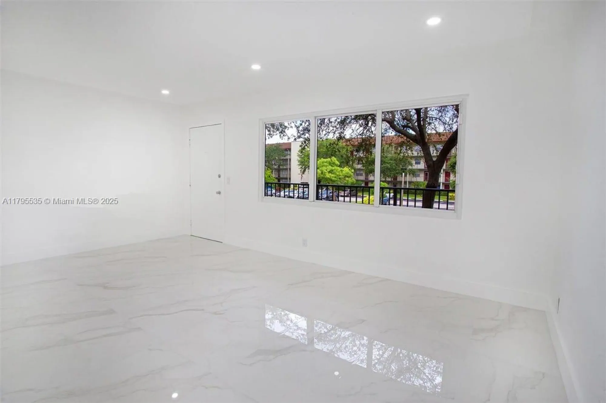 Property Slideshow image 14 of 43 | 13250 sw 7th ct l204, Pembroke Pines, FL, 33027