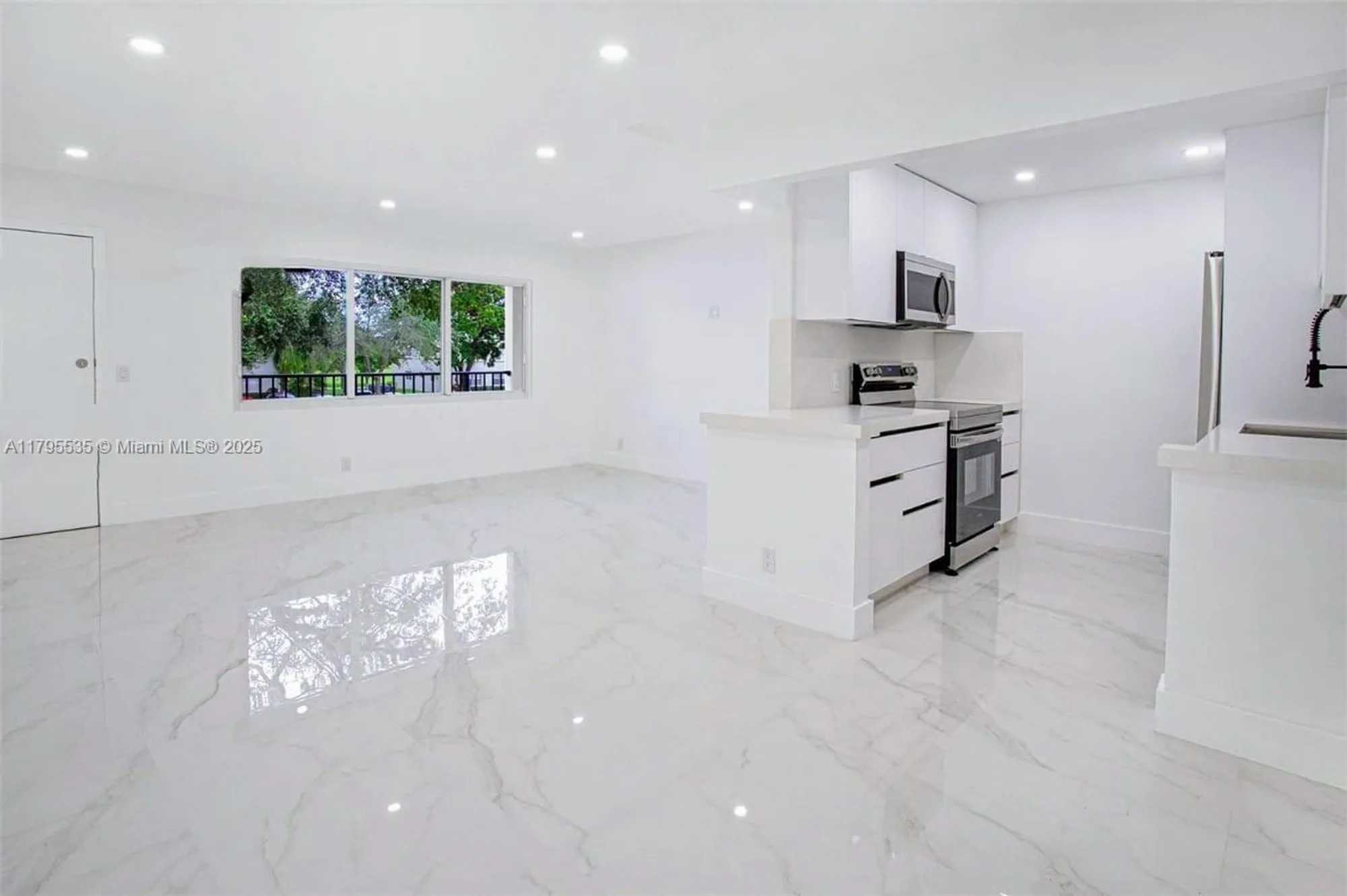 Property Slideshow image 10 of 43 | 13250 sw 7th ct l204, Pembroke Pines, FL, 33027