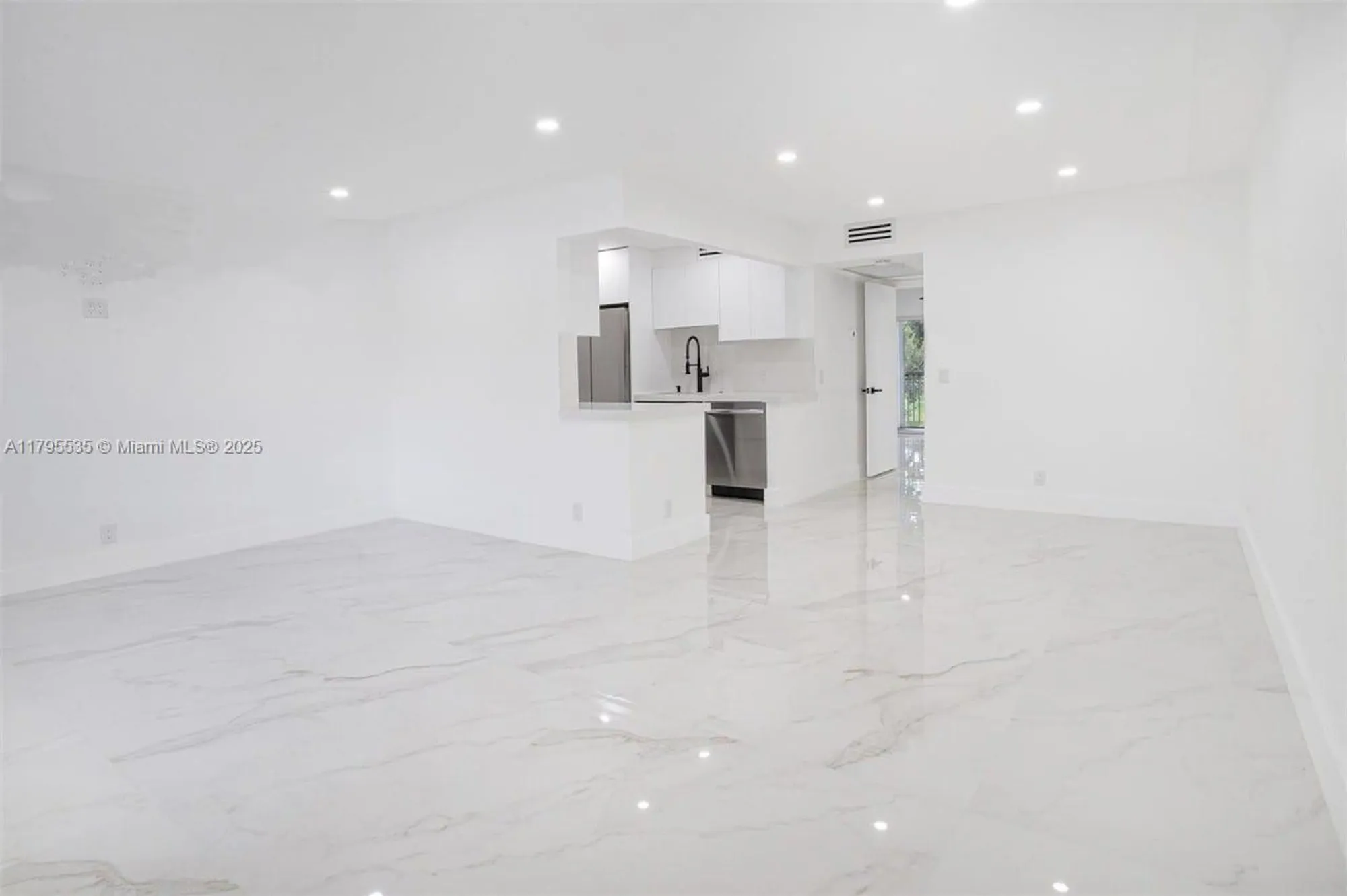 Property Slideshow image 12 of 43 | 13250 sw 7th ct l204, Pembroke Pines, FL, 33027