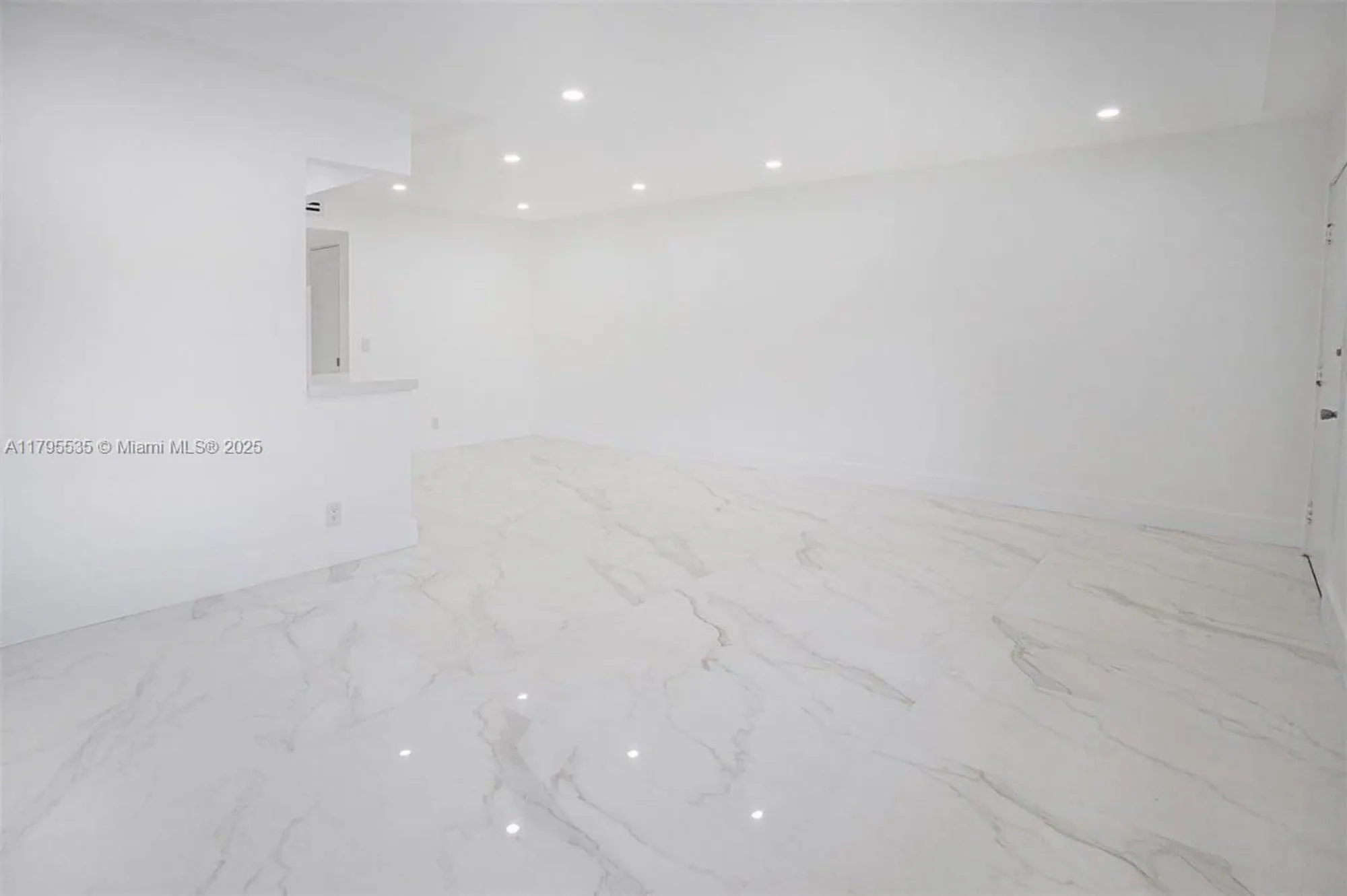 Property Slideshow image 13 of 43 | 13250 sw 7th ct l204, Pembroke Pines, FL, 33027