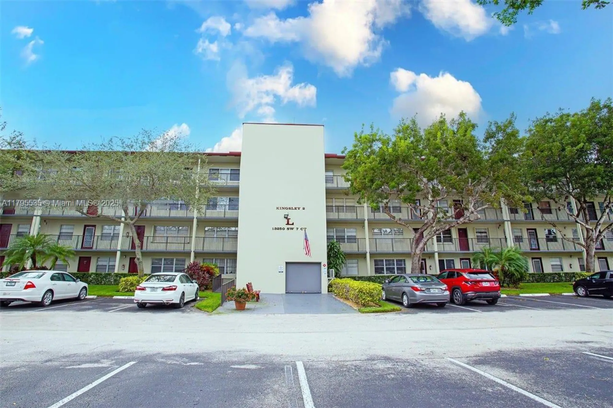 Property Slideshow image 36 of 43 | 13250 sw 7th ct l204, Pembroke Pines, FL, 33027