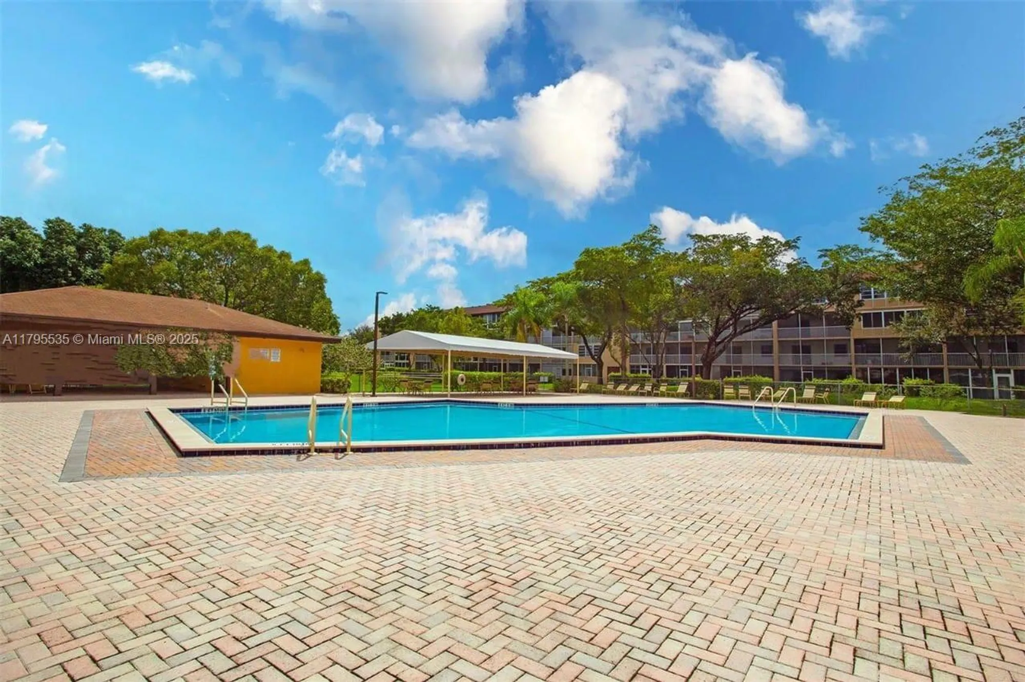 Property Slideshow image 31 of 43 | 13250 sw 7th ct l204, Pembroke Pines, FL, 33027