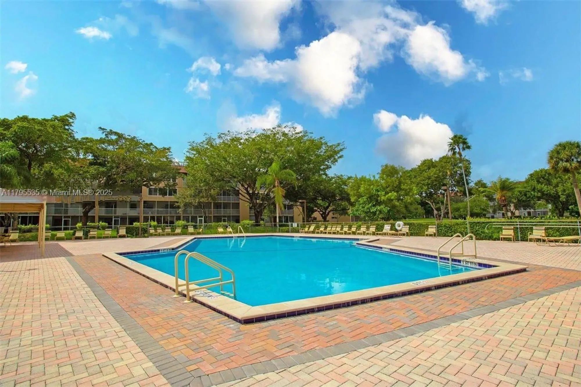 Property Slideshow image 32 of 43 | 13250 sw 7th ct l204, Pembroke Pines, FL, 33027