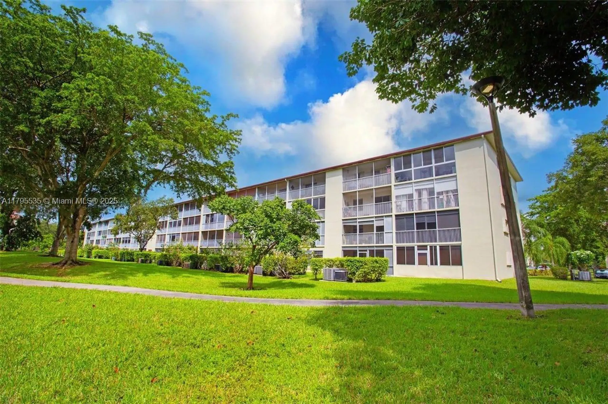 Property Slideshow image 33 of 43 | 13250 sw 7th ct l204, Pembroke Pines, FL, 33027