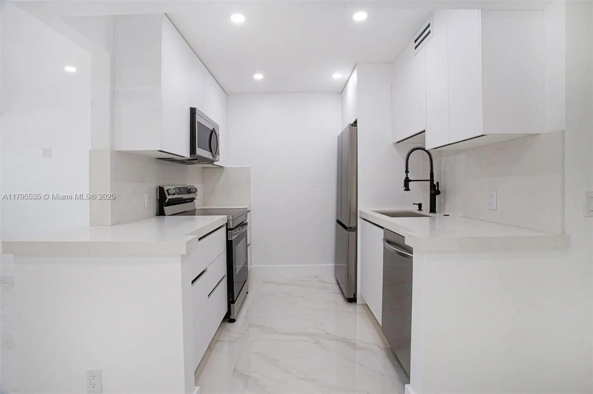 Property Slideshow image 4 of 43 | 13250 sw 7th ct l204, Pembroke Pines, FL, 33027