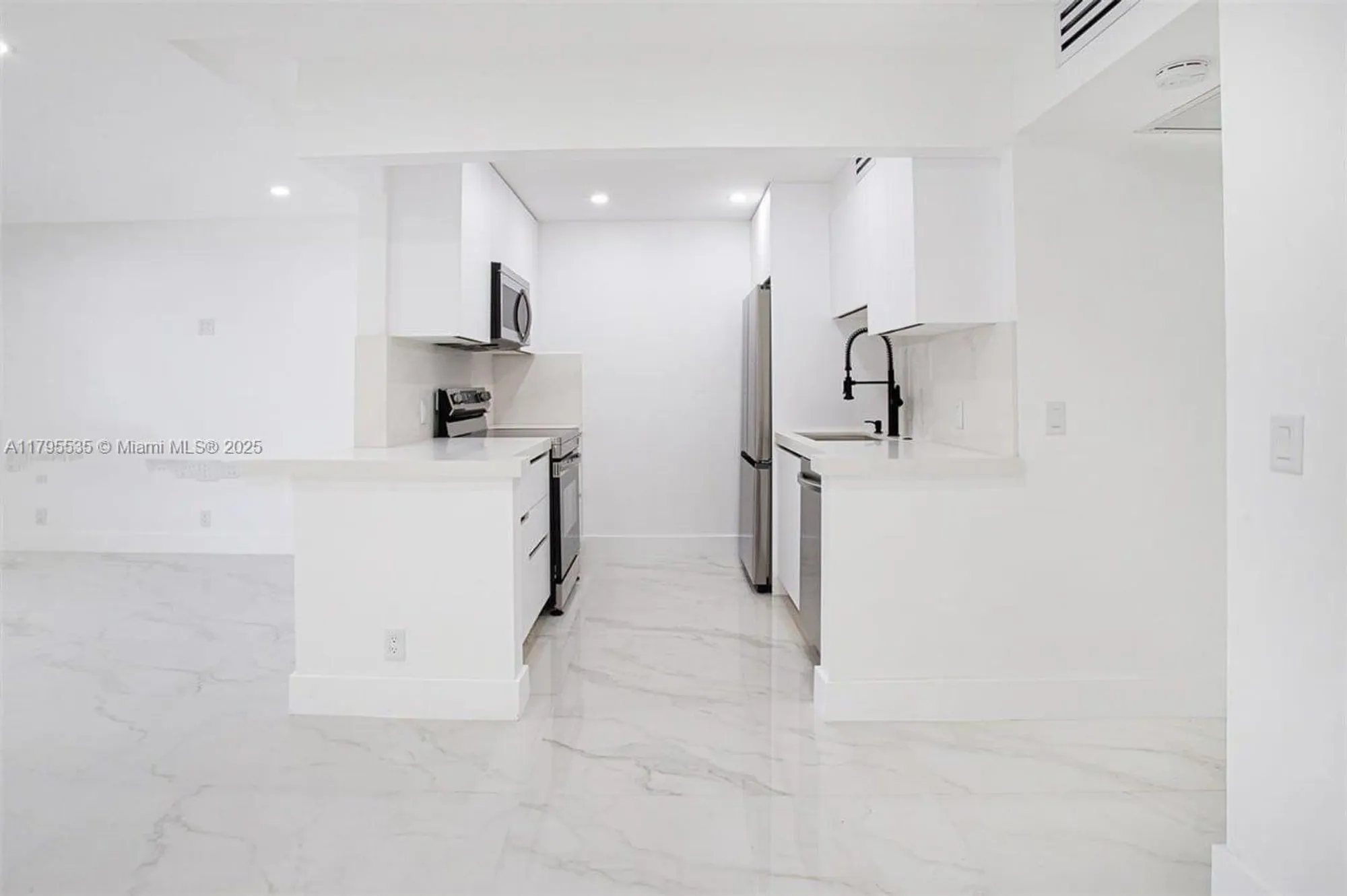 Property Slideshow image 9 of 43 | 13250 sw 7th ct l204, Pembroke Pines, FL, 33027