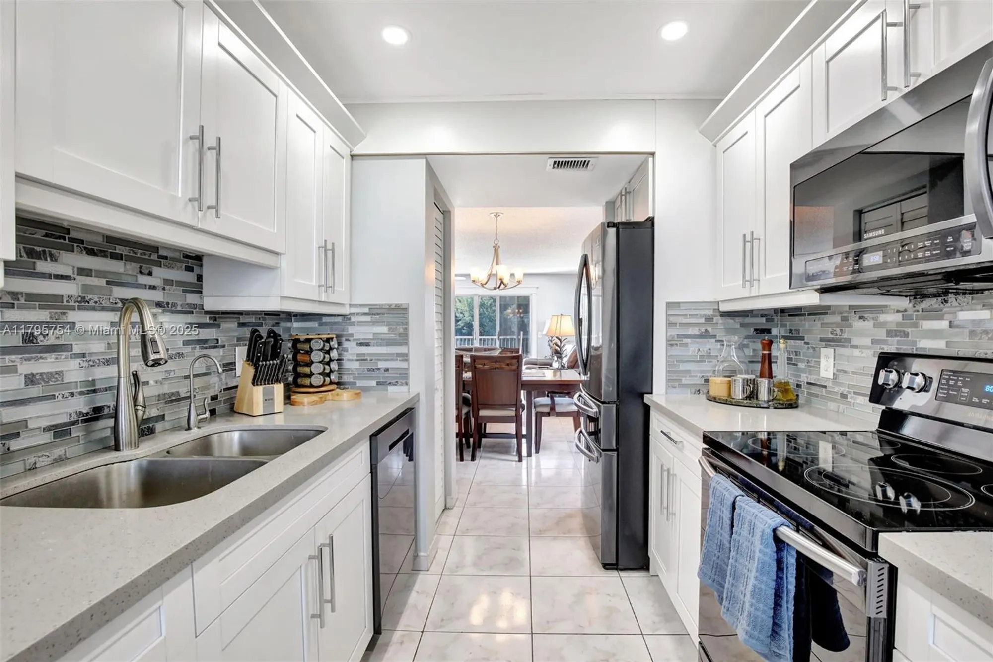 Property Slideshow image 1 of 38 | 900 sw 125th way r312, Pembroke Pines, FL, 33027