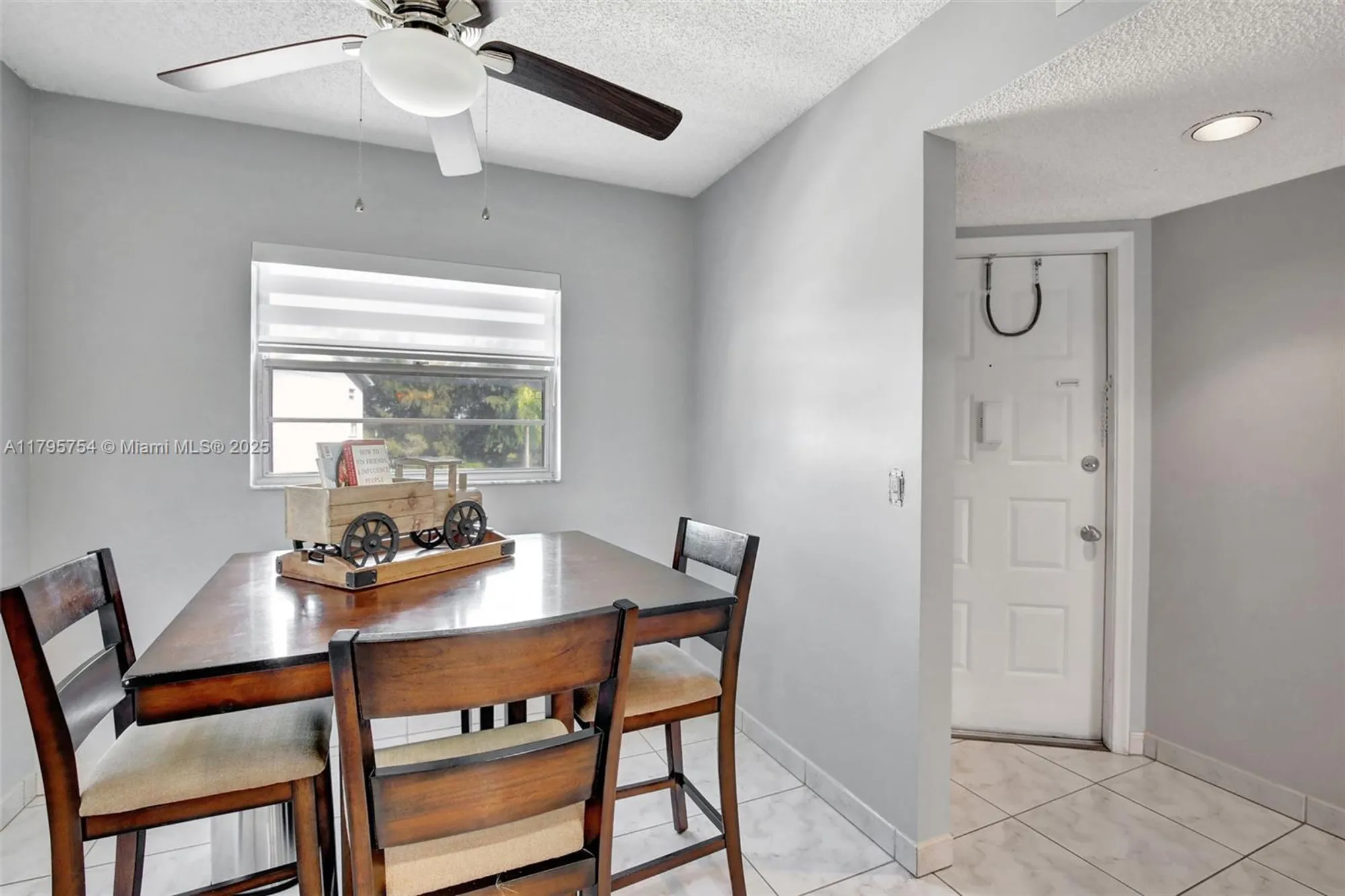 Property Slideshow image 10 of 38 | 900 sw 125th way r312, Pembroke Pines, FL, 33027