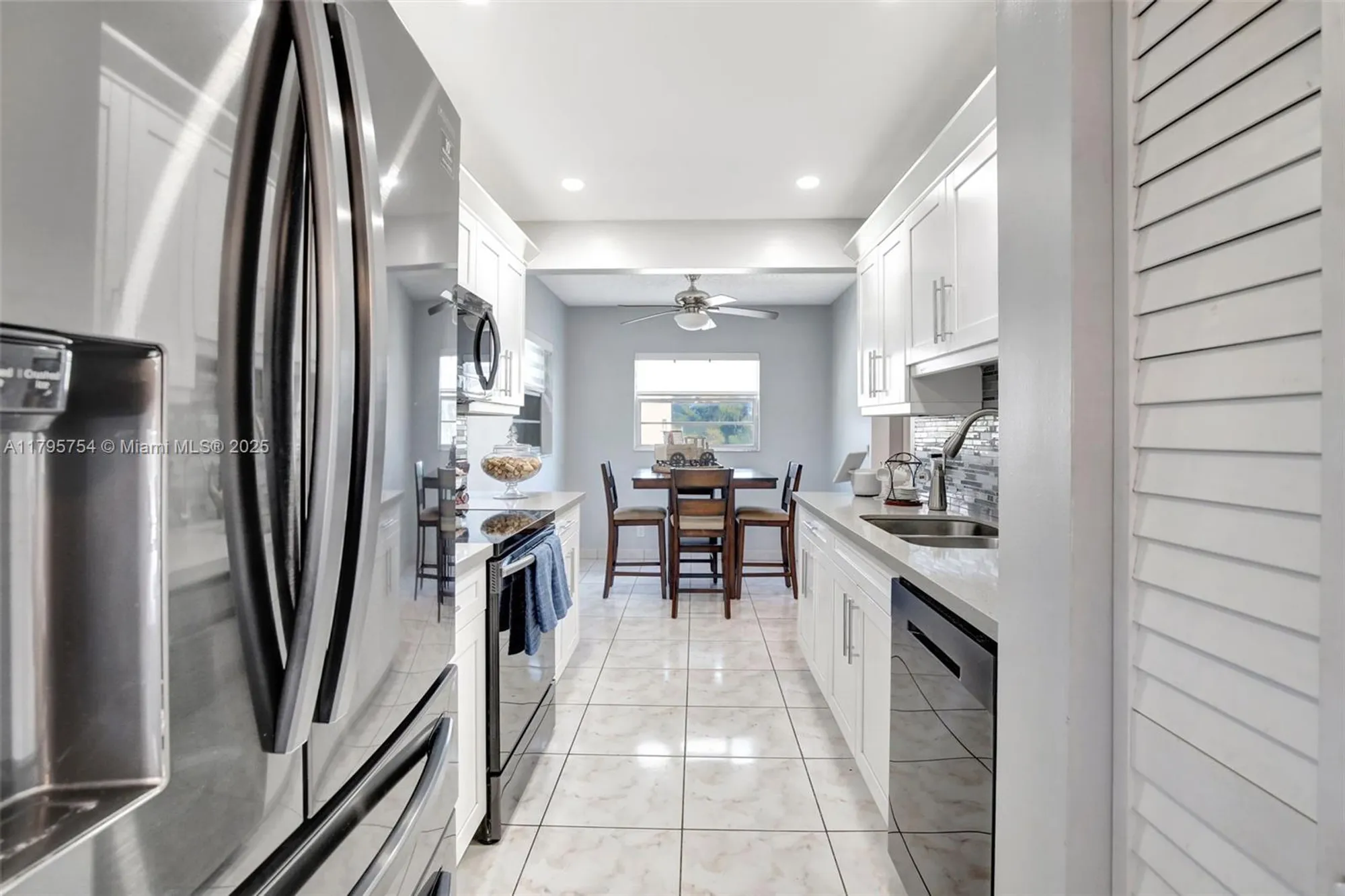 Property Slideshow image 11 of 38 | 900 sw 125th way r312, Pembroke Pines, FL, 33027