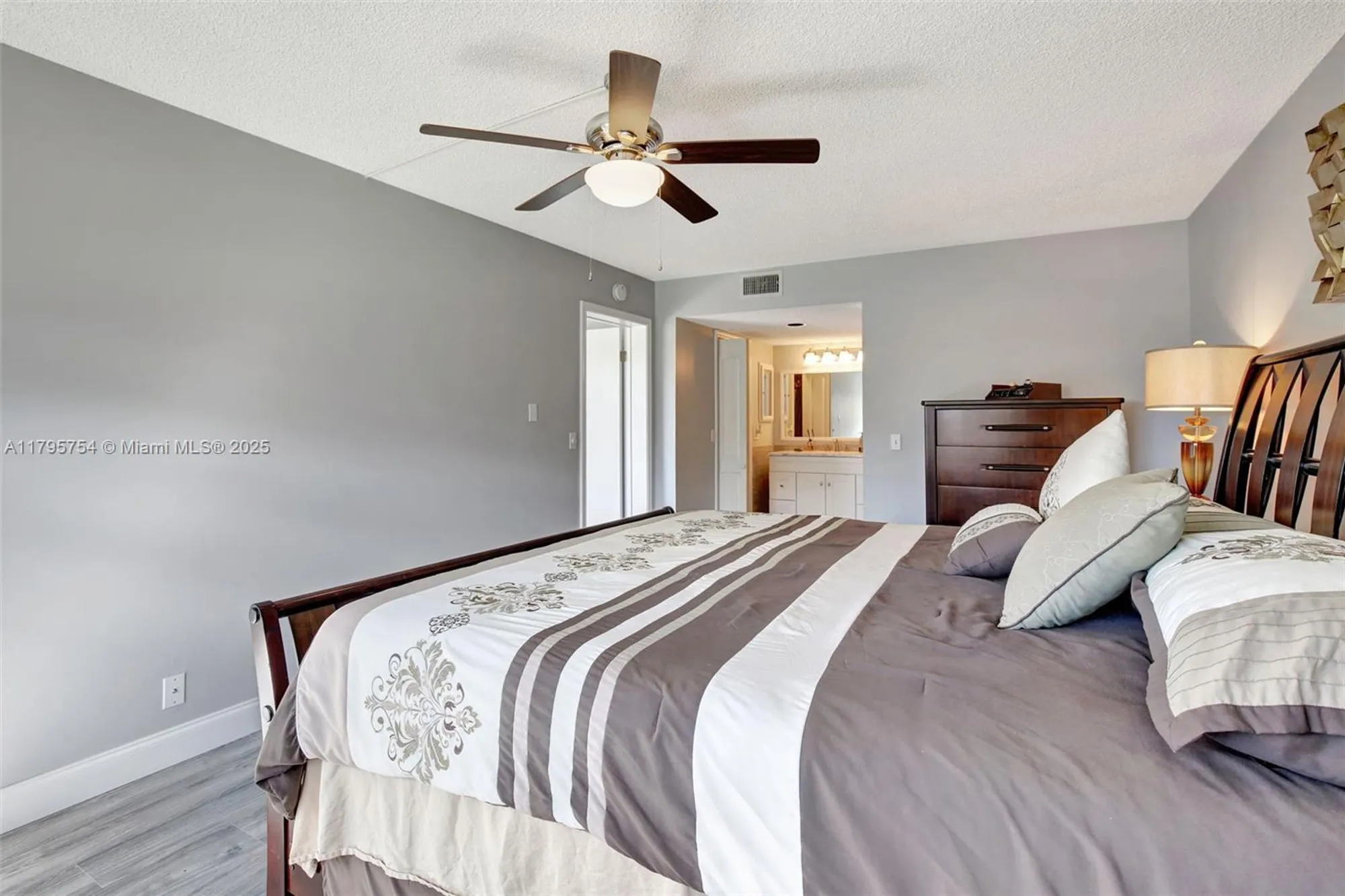 Property Slideshow image 25 of 38 | 900 sw 125th way r312, Pembroke Pines, FL, 33027