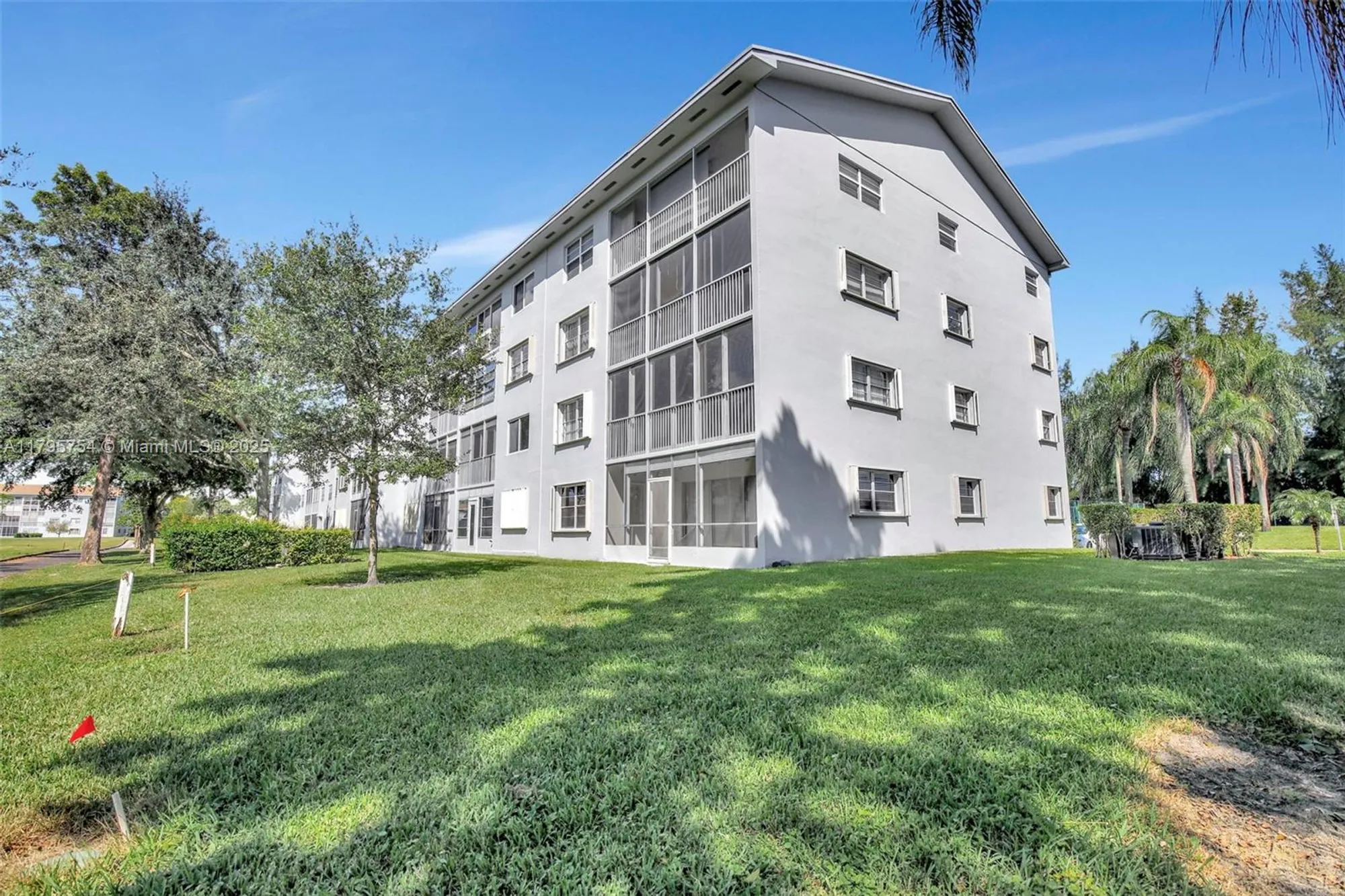 Property Slideshow image 38 of 38 | 900 sw 125th way r312, Pembroke Pines, FL, 33027