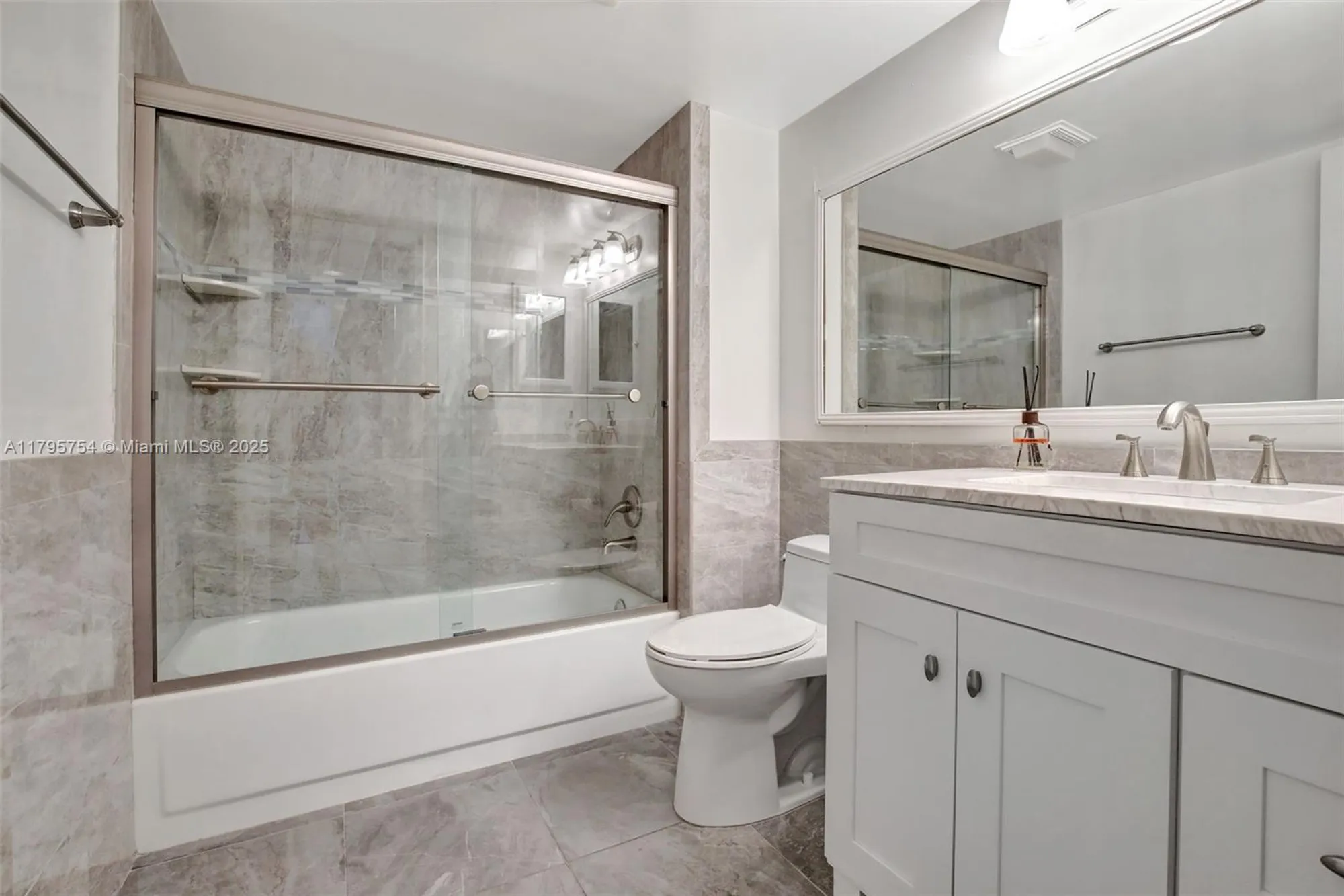 Property Slideshow image 31 of 38 | 900 sw 125th way r312, Pembroke Pines, FL, 33027