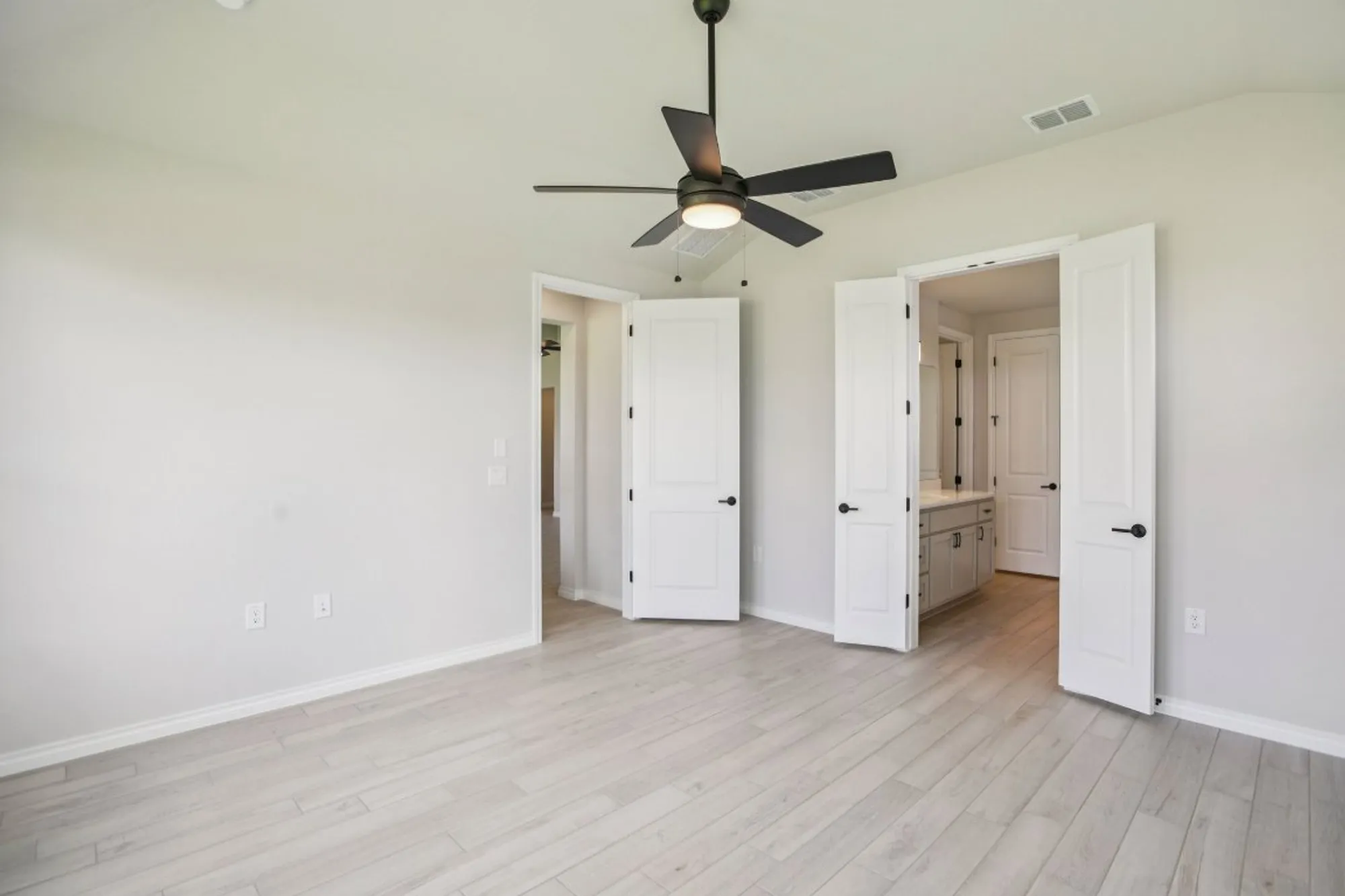 Property Slideshow image 17 of 30 | 140 antoinette way unit 102, San Marcos, TX, 78666