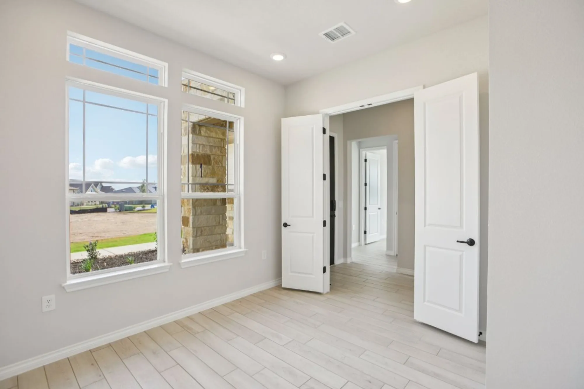 Property Slideshow image 10 of 30 | 140 antoinette way unit 102, San Marcos, TX, 78666