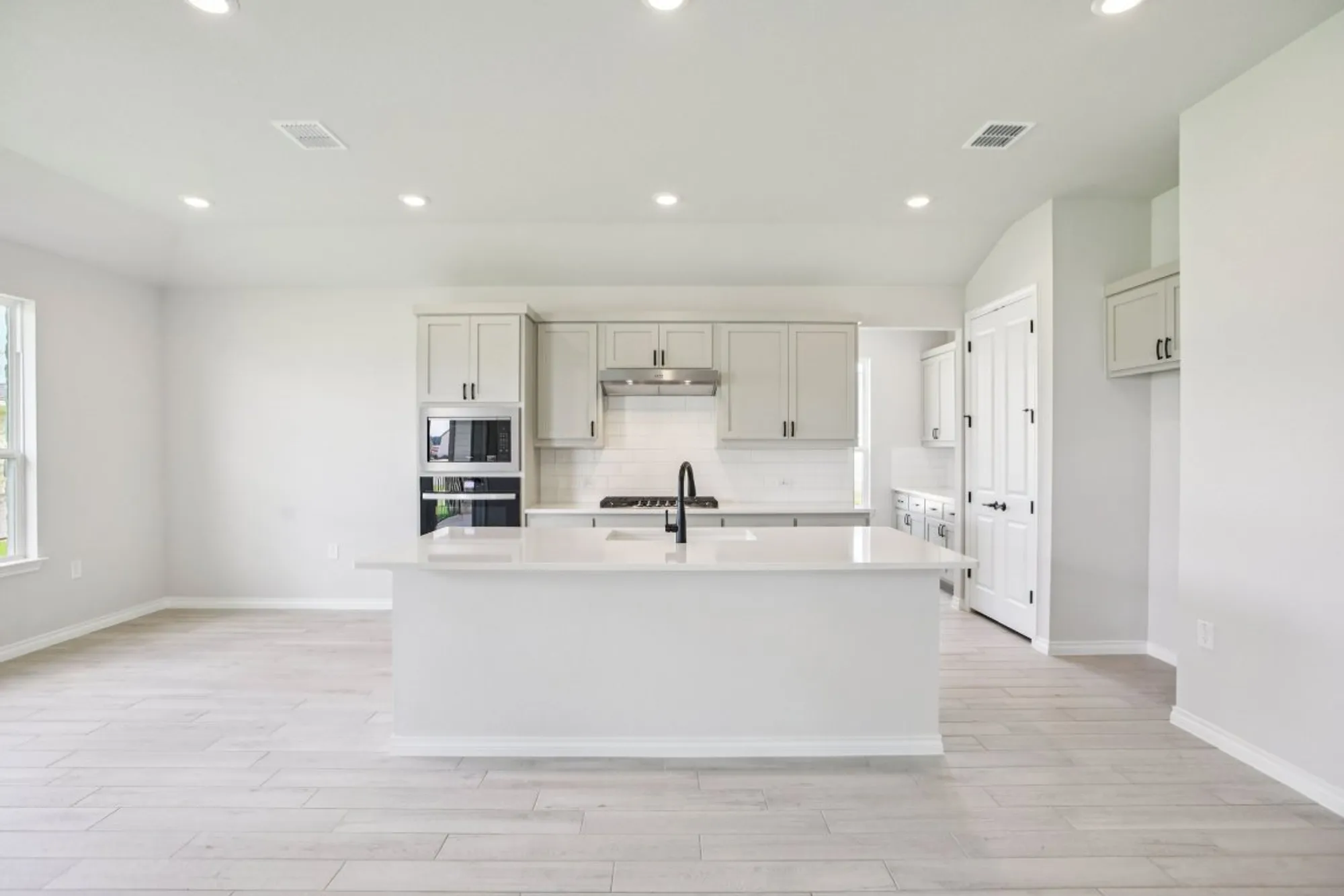 Property Slideshow image 7 of 30 | 140 antoinette way unit 102, San Marcos, TX, 78666