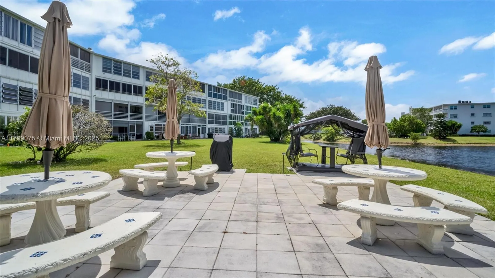 Property Slideshow image 14 of 42 | 3087 newport s # 3087, Deerfield Beach, FL, 33442