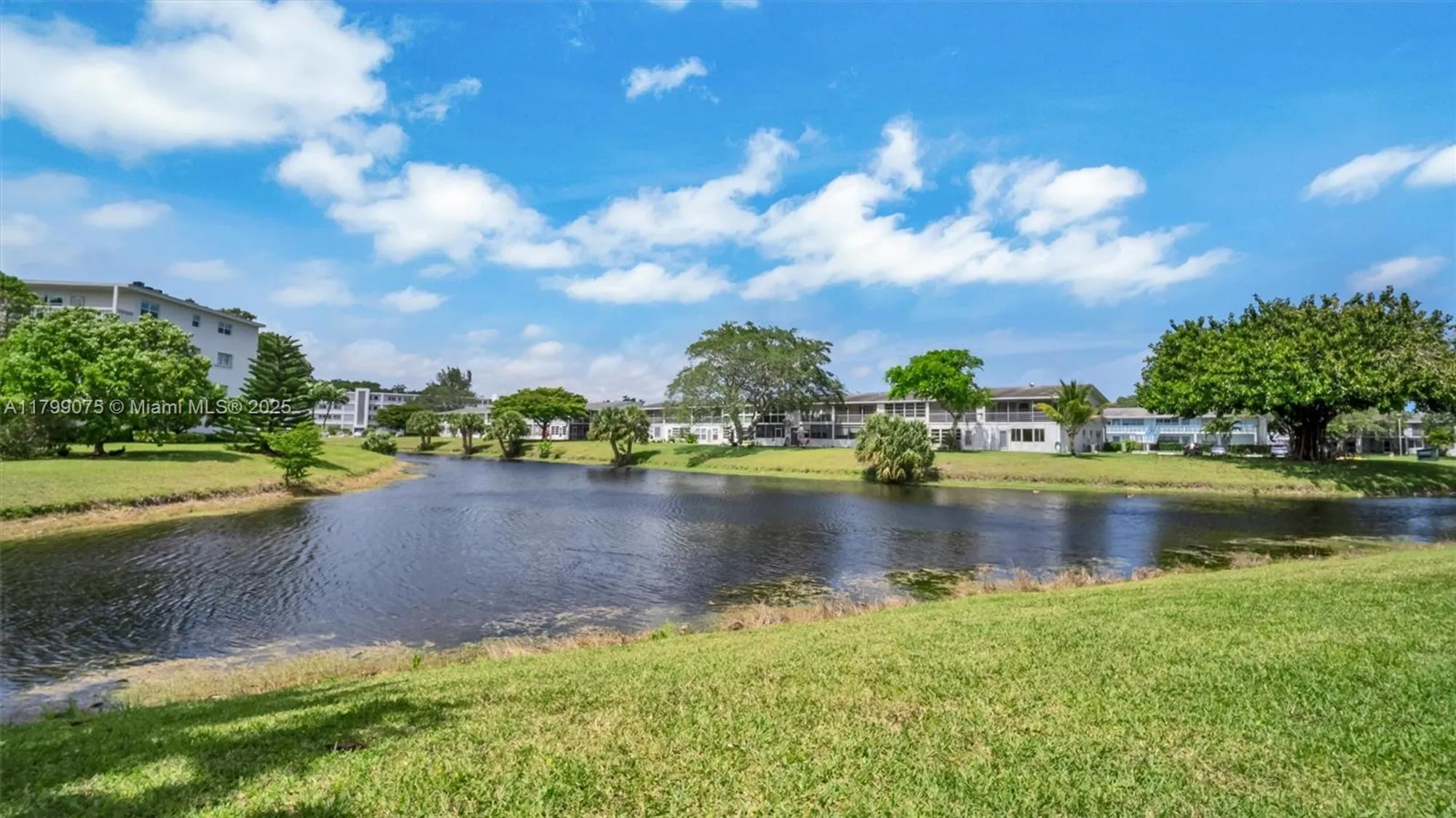 Property Slideshow image 10 of 42 | 3087 newport s # 3087, Deerfield Beach, FL, 33442