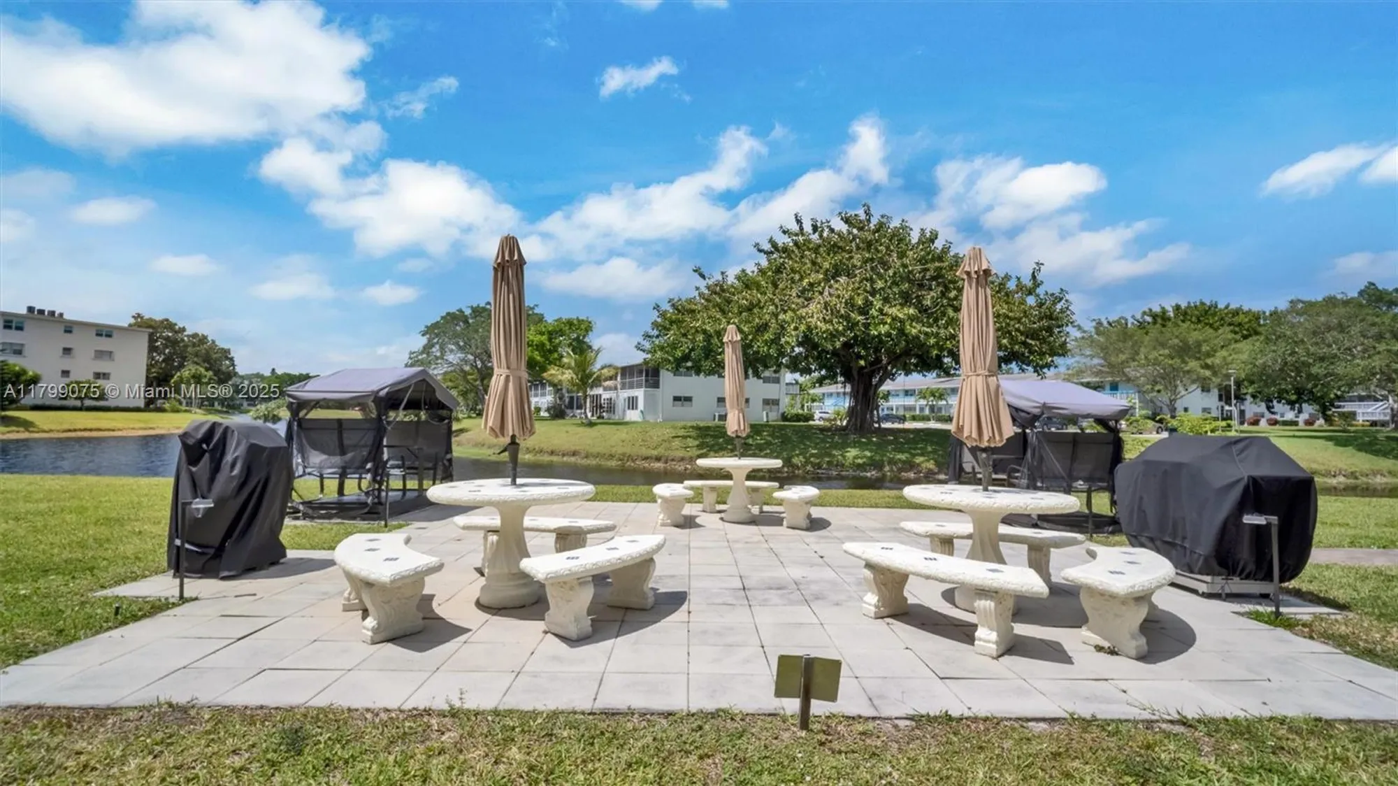 Property Slideshow image 12 of 42 | 3087 newport s # 3087, Deerfield Beach, FL, 33442