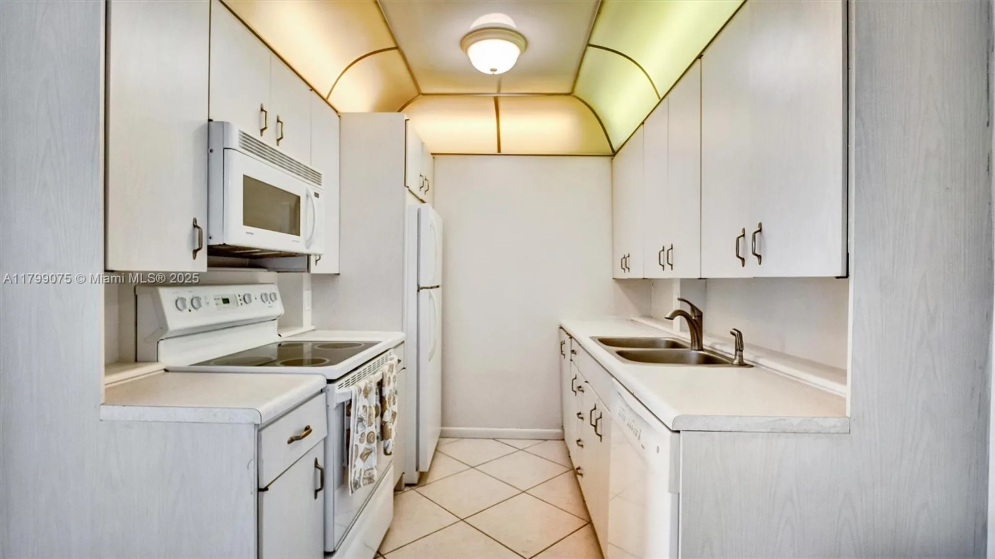 Property Slideshow image 2 of 42 | 3087 newport s # 3087, Deerfield Beach, FL, 33442