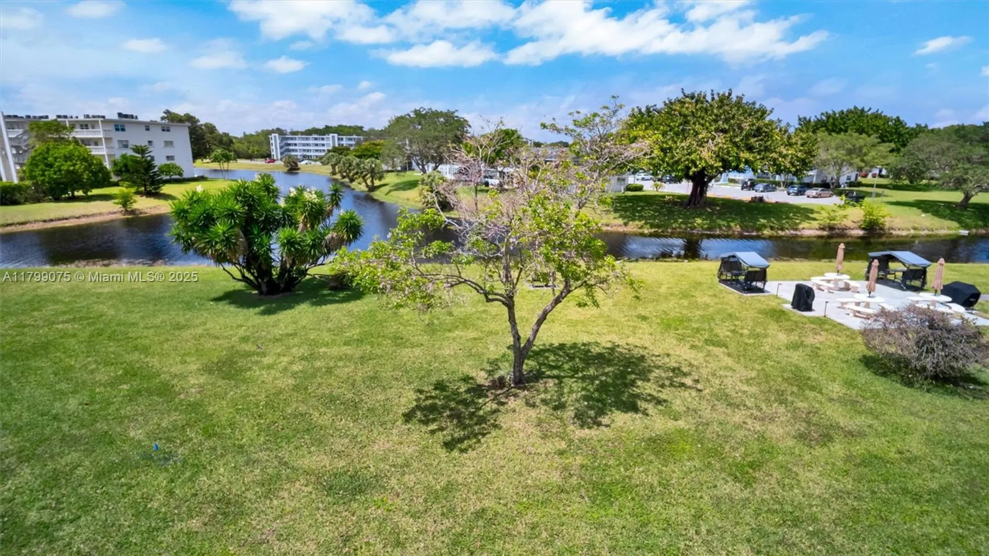 Property Slideshow image 7 of 42 | 3087 newport s # 3087, Deerfield Beach, FL, 33442