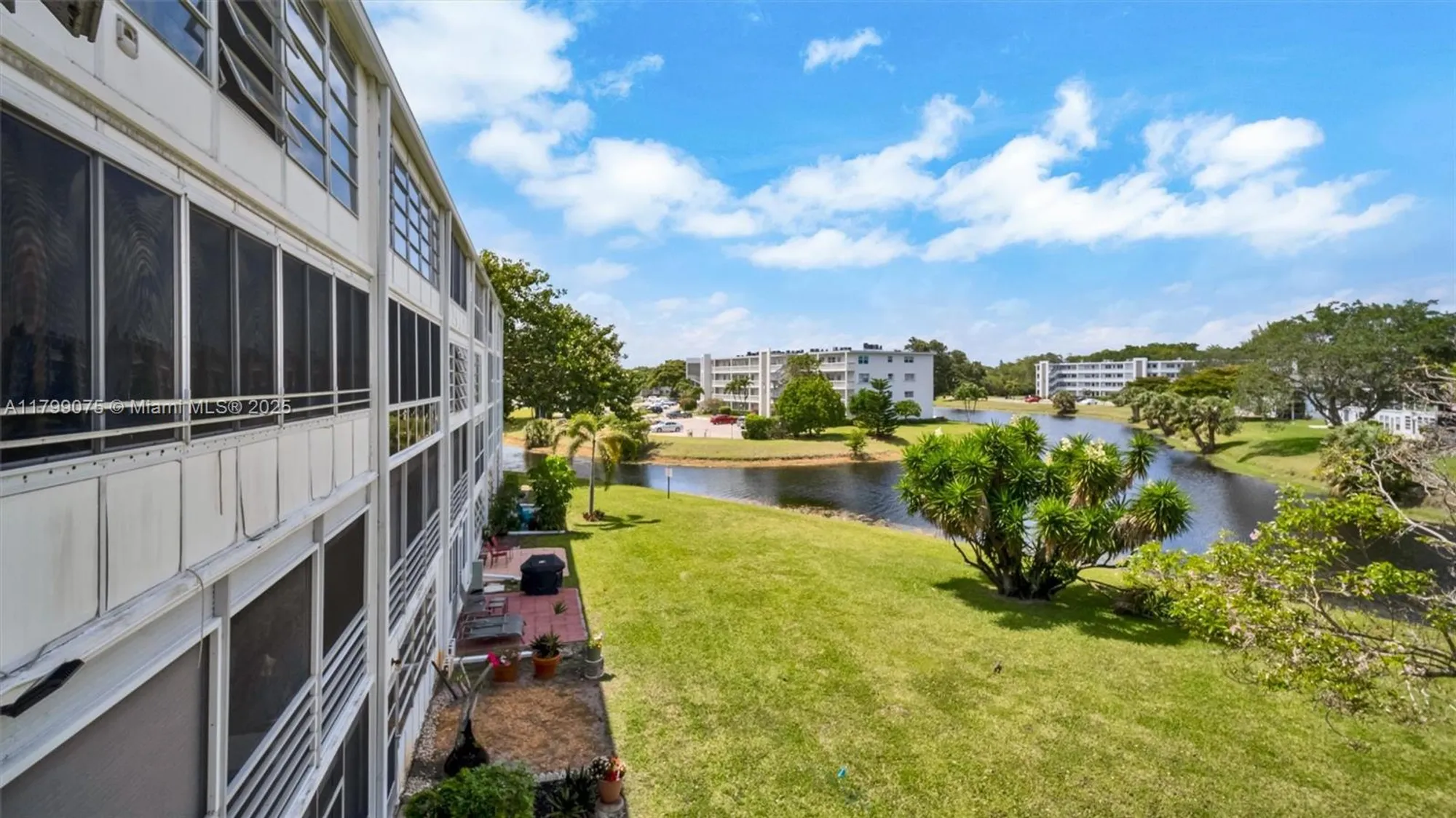 Property Slideshow image 8 of 42 | 3087 newport s # 3087, Deerfield Beach, FL, 33442